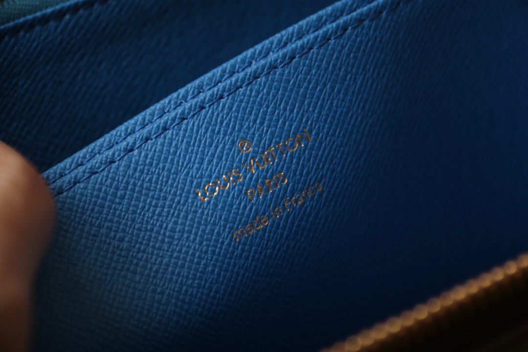 Louis Vuitton Vivienne Holidays 2022 系列推出限定款 Zippy 钱包 彰显路易威登的旅行传承