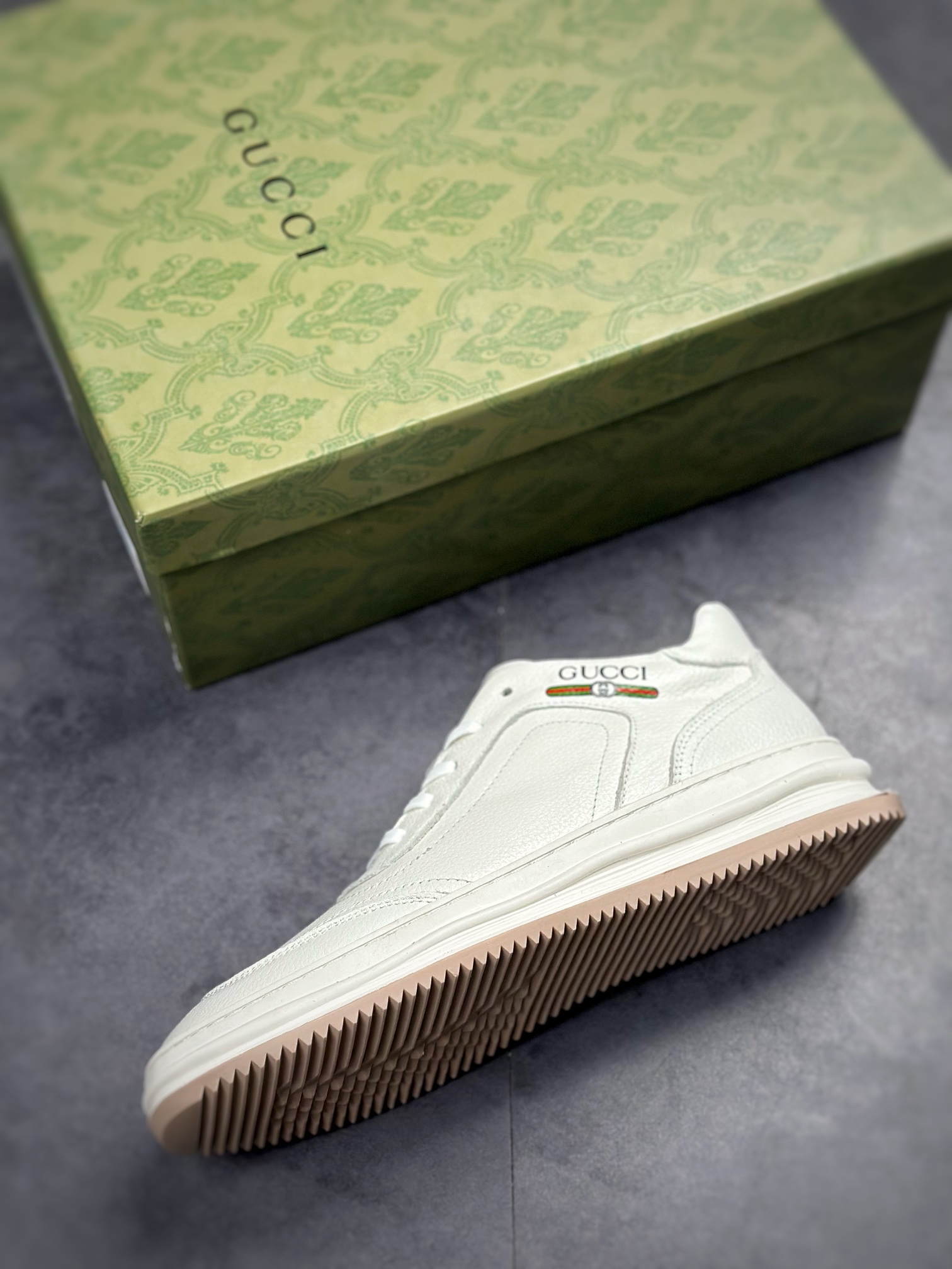 Overseas version of Gucci sports and leisure trend sneakers series