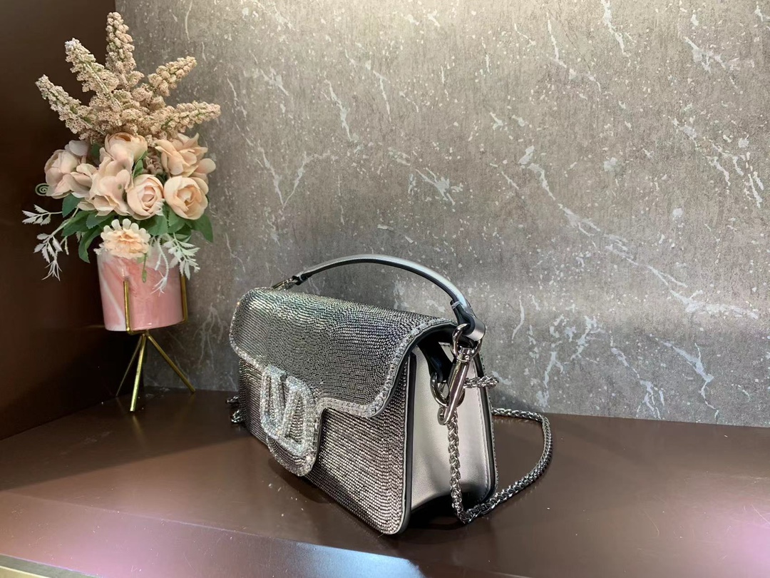 Valentino2025 early spring new version debuts in stock MINI LOC imitation cryst