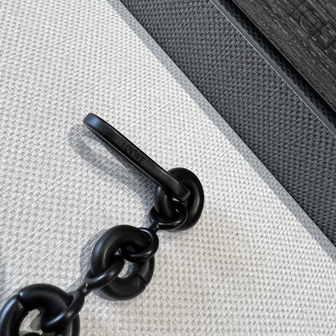 LoeweLoewejiaStainless steel removable donut chain strap