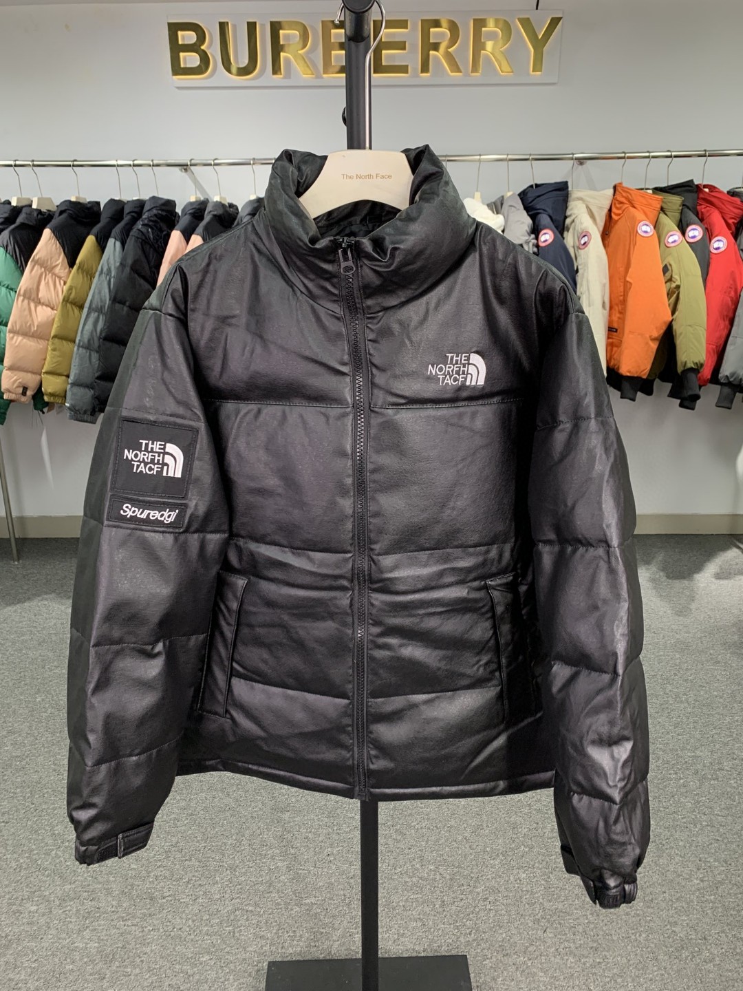 冬季爆款 北面皮衣 THE NORTH FACE X SUPREME联名款北面皮衣