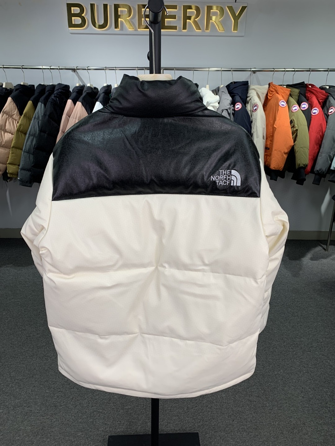 冬季爆款 北面皮衣 THE NORTH FACE X SUPREME联名款北面皮衣