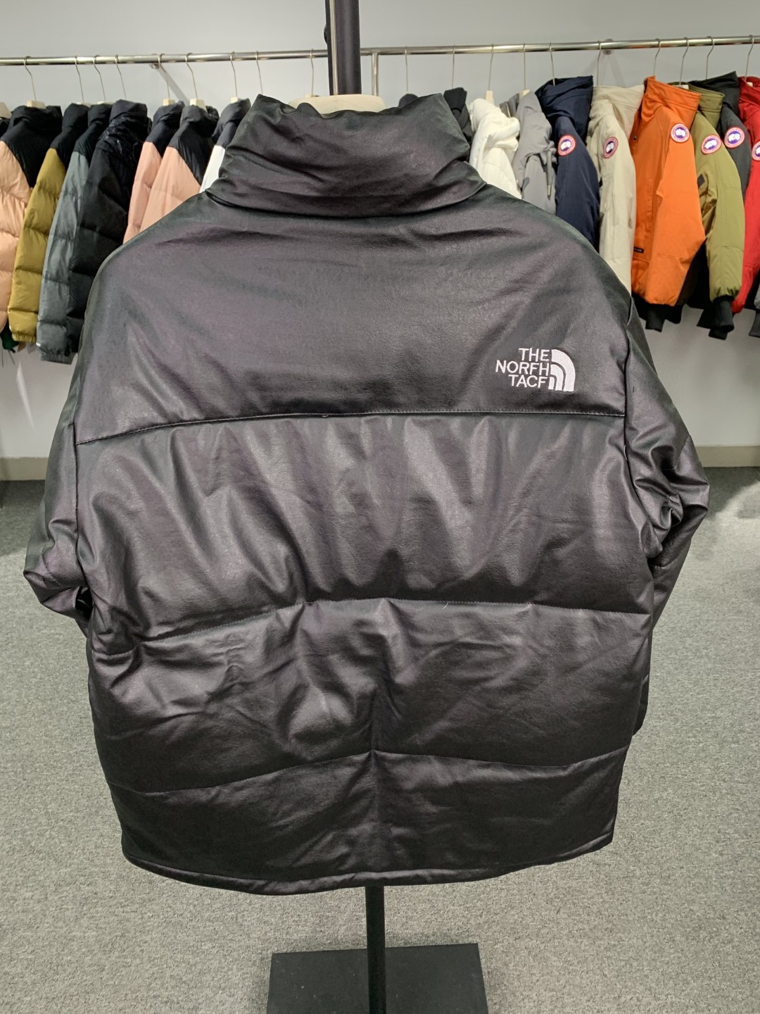 冬季爆款 北面皮衣 THE NORTH FACE X SUPREME联名款北面皮衣