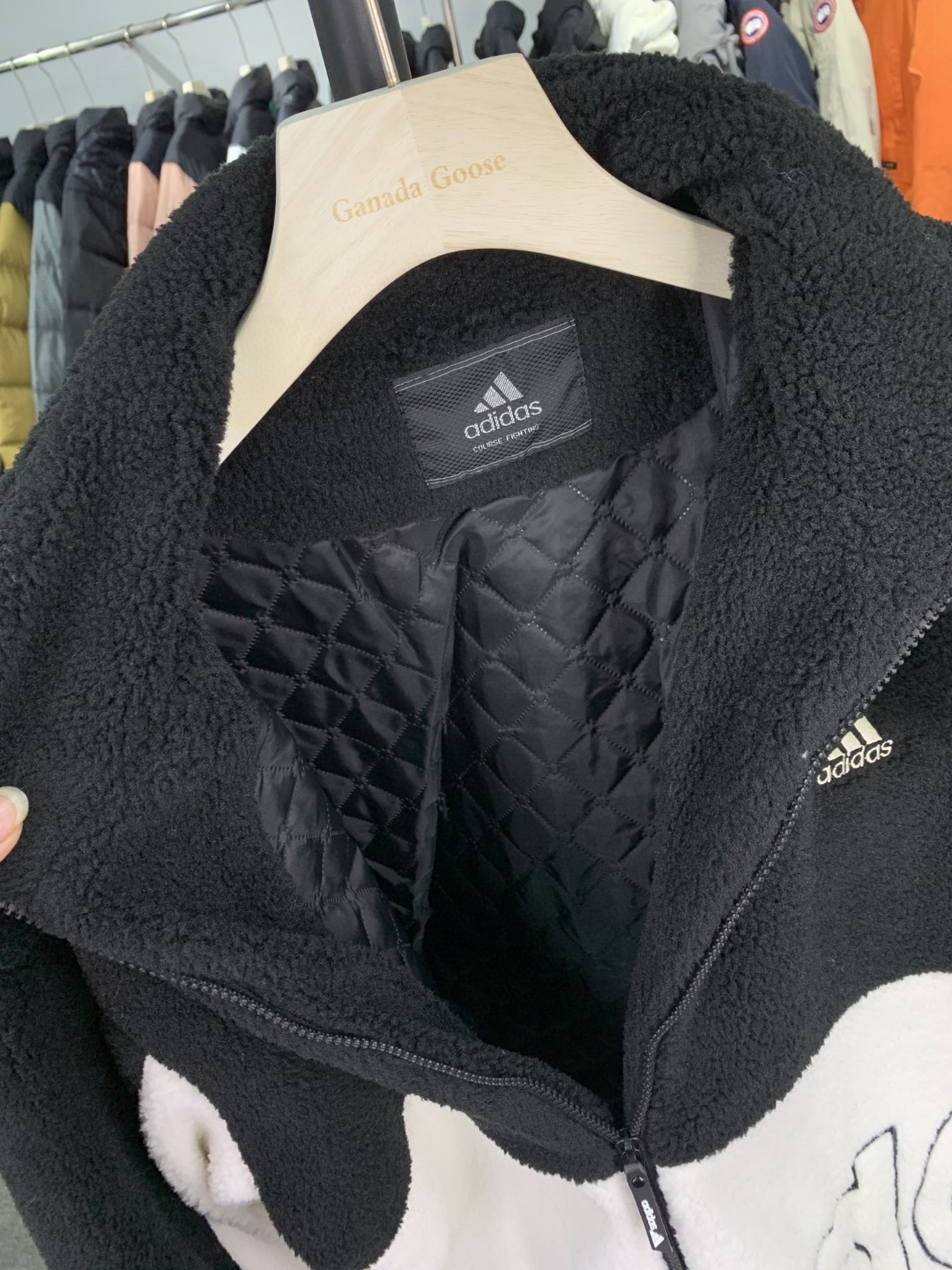 阿迪达斯adidas 运动休闲加厚保暖情侣羊羔绒棉服