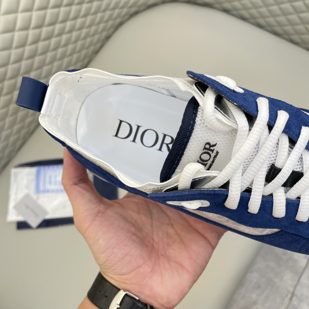 Precio de venta: P180 Marca: Dio* "Dio*" lowtop trainers Talla: 38-44 (se puede personalizar 45) Mat