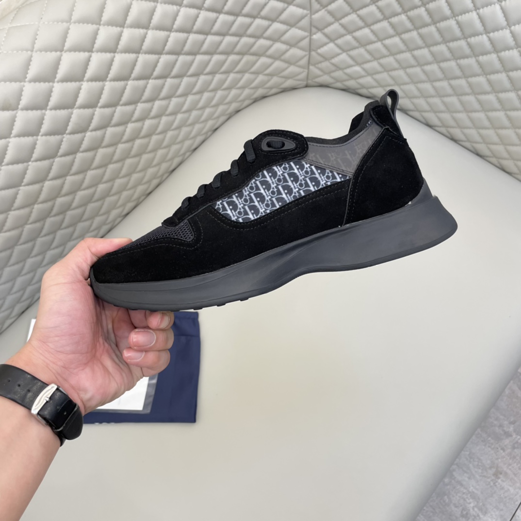 Precio de venta: P180 Marca: Dio* "Dio*" lowtop trainers Talla: 38-44 (se puede personalizar 45) Mat