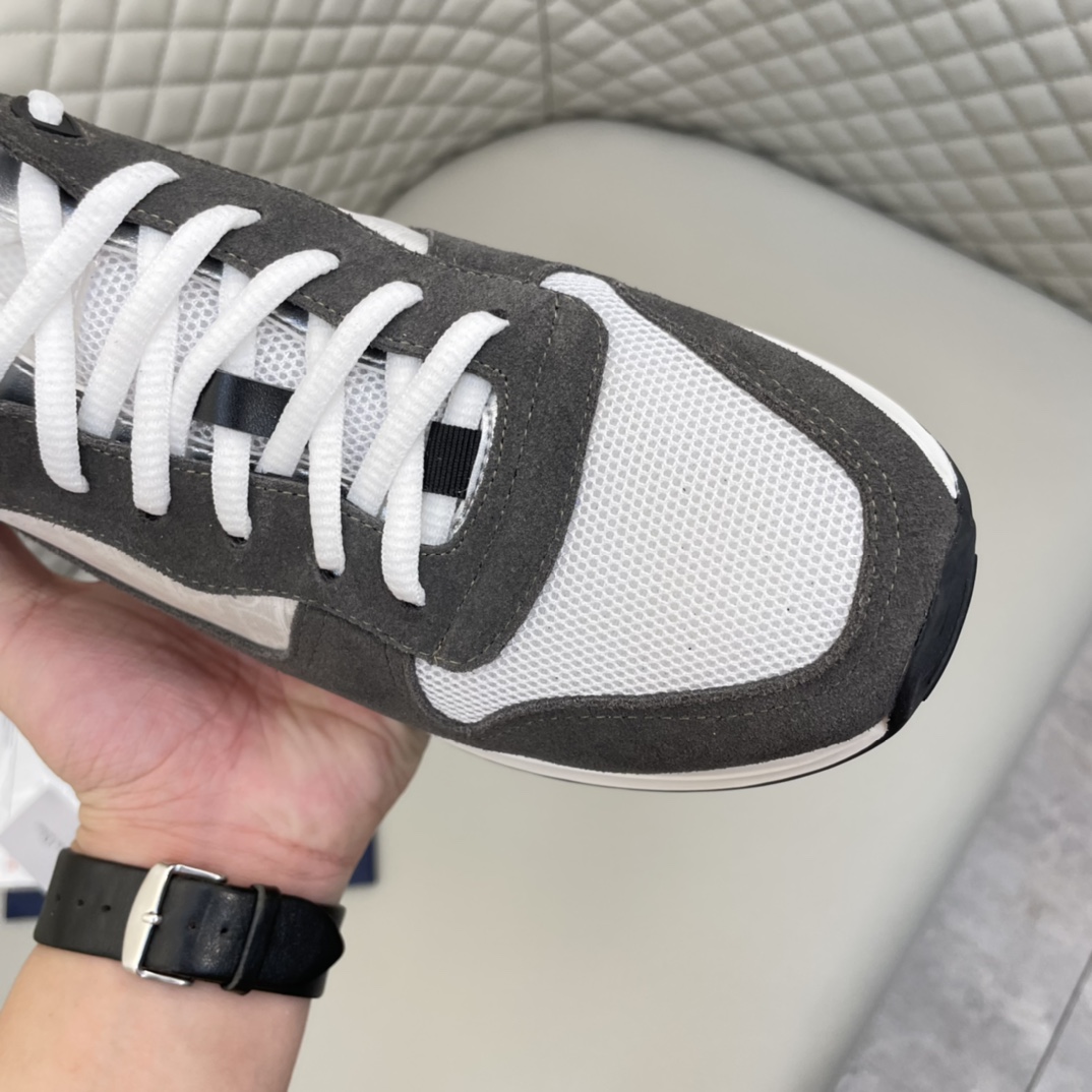 Precio de venta: P180 Marca: Dio* "Dio*" lowtop trainers Talla: 38-44 (se puede personalizar 45) Mat