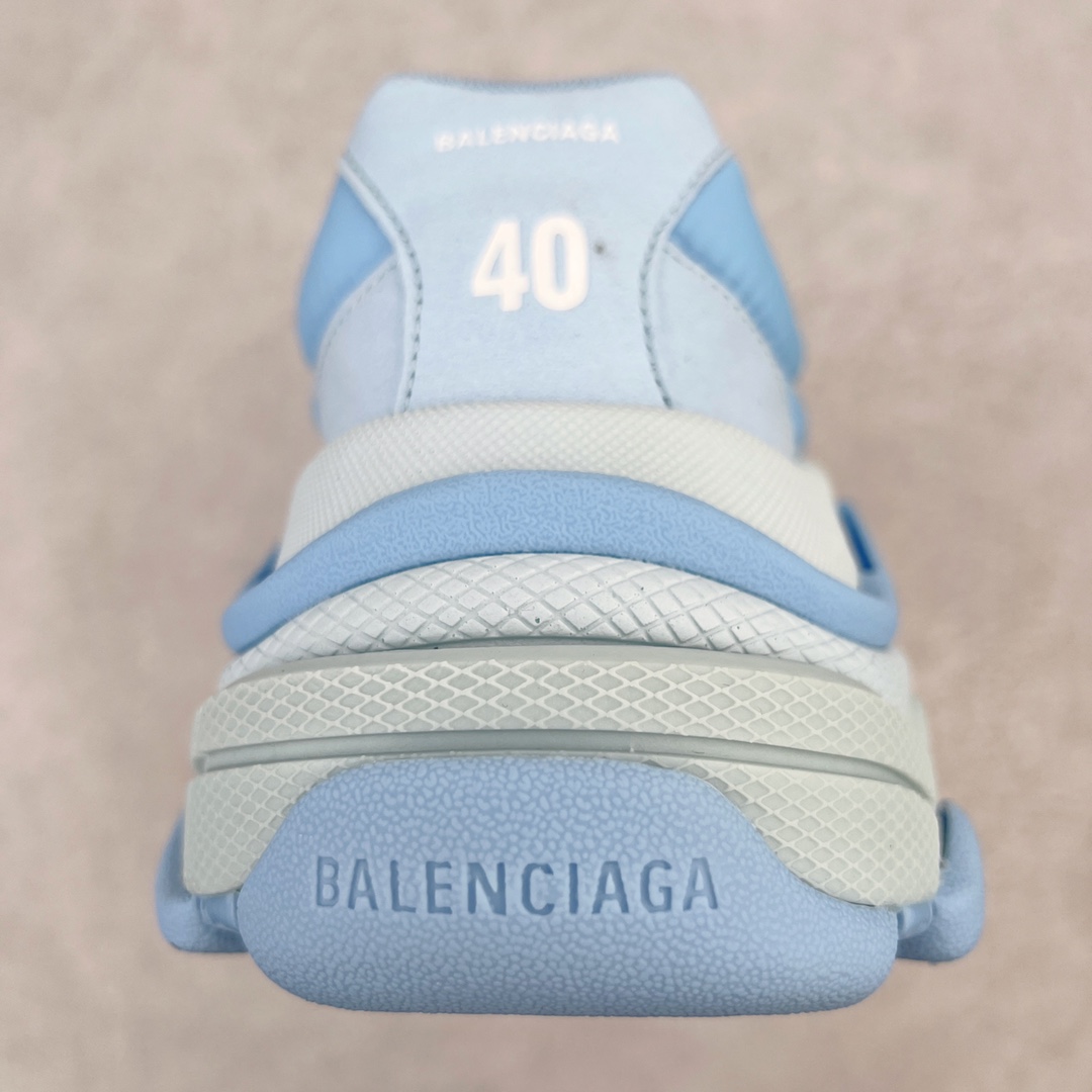 图片[8]-💰370 ＃VG零售版 BALENCIAGA Triple S 巴黎世家系带减震复古老爹鞋 全套原纸板楦头开发 最原汁原味的灵魂版型 全鞋荧光划线卡点 胶水把控整洁度追求极致完美 每一双都是工艺品 多重QC质检 超越公司货的品控标准 实实在在的免检产品 原盒原配 正确字体电绣 粗细、位置、大小正确 正确气垫分离大底 TPU软底 原版一致大底LOGO 立体感十足 原厂皮料水洗做旧 采购原厂网纱 小牛皮 小羊皮和网眼 复杂的三层外底 令人垂涎的厚实设计采用尼龙和绒面革制成 并采用新的BB字母组合细节、系带闭合和复杂的 3 层外底 此款鞋采用近几年比较流行的版型设计 外观时尚大气 鞋底采用耐磨的材质 穿上它让您在平时生活和工作中都会感觉到舒适的体验  正常尺码 Size：35 36 37 38 39 40 41 42 43 44 45 46 编码：by4936040-运动鞋