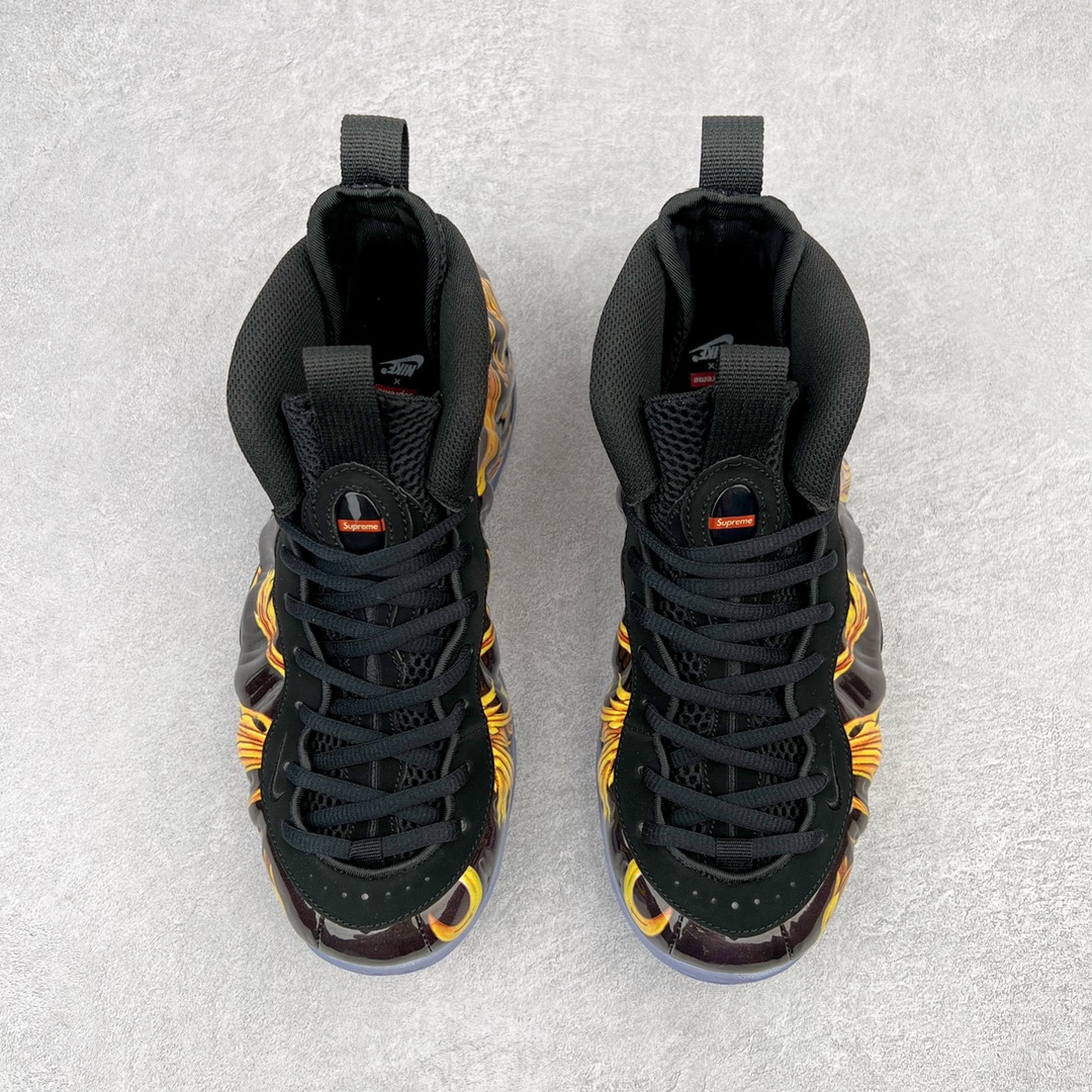 图片[2]-💰510 Supreme x NK Air Foamposite One 黑稻草喷 652792-100 莞产原底面 公司渠道同模具 鞋型发泡360度无死角 双层Zoom气垫植入 中底完美注胶 搭载原厂碳纤维材质 诞生于1997年的NK Air Foamposite系列可以说是整个球鞋历史上最为经典的系列之一 也就是我们常说的“喷”和“泡” 其中“喷”由Foamposite One代言人Penny的英文音译而来 而“泡”则来源于另一款鞋型 Foamposite Pro中\”pro\”的音译 在诞生初期 由于高昂的造价以及超前的外形 Foamposite系列的反对者不在少数 甚至有人认为这款鞋会毁掉整个球鞋行业 但事实证明这双灵感来自于甲虫 自带“黑科技”鞋面以及双层Zoom+大块碳板的太空球鞋不仅受到了大众的接受与追捧 并且成功的影响了篮球鞋的发展 SIZE：38.5 39 40 40.5 41 42 42.5 43 44 44.5 45 46 编码：by5936080-运动鞋