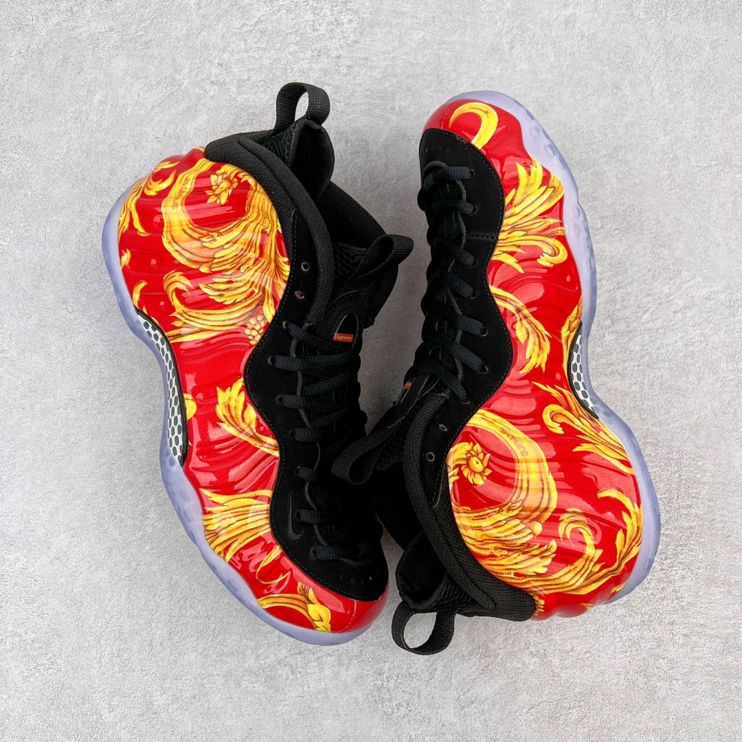 图片[3]-💰510 Supreme x NK Air Foamposite One 红稻草喷 652792-600 莞产原底面 公司渠道同模具 鞋型发泡360度无死角 双层Zoom气垫植入 中底完美注胶 搭载原厂碳纤维材质 诞生于1997年的NK Air Foamposite系列可以说是整个球鞋历史上最为经典的系列之一 也就是我们常说的“喷”和“泡” 其中“喷”由Foamposite One代言人Penny的英文音译而来 而“泡”则来源于另一款鞋型 Foamposite Pro中\”pro\”的音译 在诞生初期 由于高昂的造价以及超前的外形 Foamposite系列的反对者不在少数 甚至有人认为这款鞋会毁掉整个球鞋行业 但事实证明这双灵感来自于甲虫 自带“黑科技”鞋面以及双层Zoom+大块碳板的太空球鞋不仅受到了大众的接受与追捧 并且成功的影响了篮球鞋的发展 SIZE：38.5 39 40 40.5 41 42 42.5 43 44 44.5 45 46 编码：by5936080-运动鞋