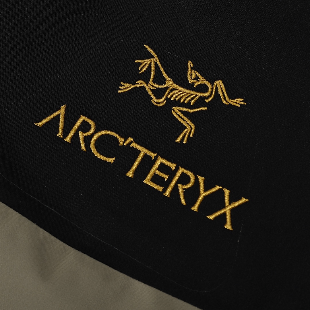 500 Arcteryx X Beams 联名款始祖鸟拼色刺绣Logo连帽硬壳冲锋衣夹克外套