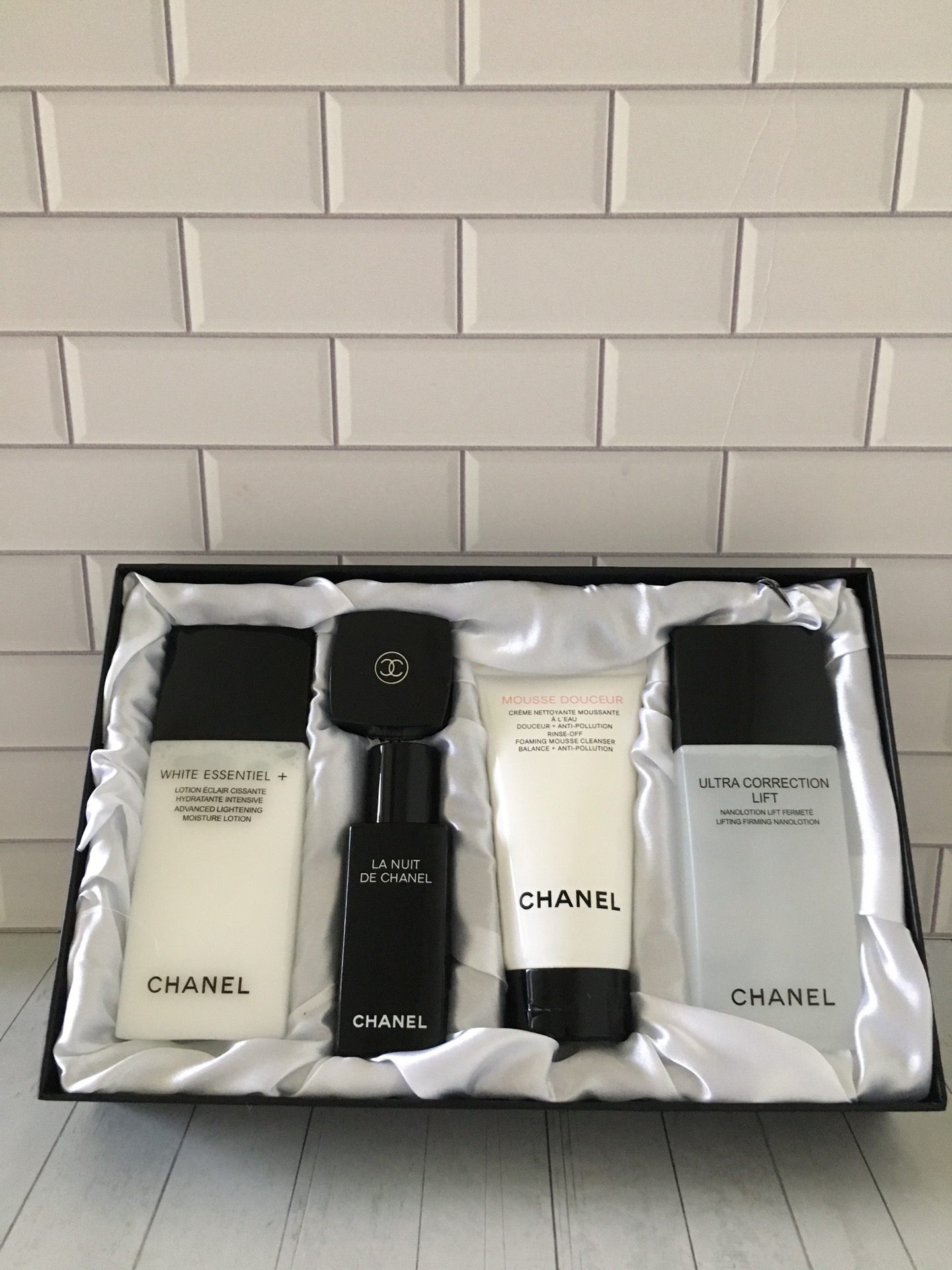 Chanel Camellia 5-Piece Skincare Set - Hydrate, Brighten, and Rejuvenate Your Skin 3 i1669095135 5959 2