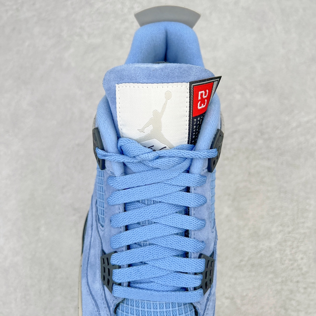 图片[5]-零售💰260 ＃KZ神版福利回馈‼Air Jordan AJ4 Retro SE \”University Blue\” 大学蓝 CT8527-400 独家外贸特供尺码含 45.5 49.5 50.5 国内外口碑最好最推荐的产品 市场中端王者 亲自操刀耗时半年巨作 全套原纸板楦头开发 确保原汁原味 完美呈现四代版型 一比一鞋头弧度高度鞋身弧度 此版本只针对中端市场 皮料材质有所更替 其他数据细节工艺流程均保持一致 绝不口嗨 细节品控鞋型随意秒杀市面3XX 4XX 原厂TPU网格鞋带扣 正确内里网布 菱角分明不变形无多余毛边 柔软性质感一致于原鞋 市场唯一原厂鞋扣模具 背面可见隐藏注塑口 原厂织唛标 原厂飞人电绣工艺 尾指中部跳三针 独家绑鞋带手法 印刷中底布 四线拉帮 米色美纹纸贴合固定 进口港宝加持 后跟自然饱满 全鞋荧光划线卡点 追求极致完美 每一双都是工艺品 多重QC质检 超越公司货的品控标准 实实在在的免检产品 尺码：40 40.5 41 42 42.5 43 44 44.5 45 45.5 46 47.5 48.5 49.5 50.5 编码：by2936060-运动鞋