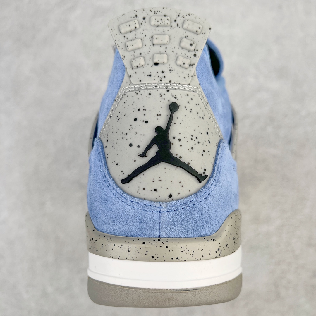 图片[8]-零售💰260 ＃KZ神版福利回馈‼Air Jordan AJ4 Retro SE \”University Blue\” 大学蓝 CT8527-400 独家外贸特供尺码含 45.5 49.5 50.5 国内外口碑最好最推荐的产品 市场中端王者 亲自操刀耗时半年巨作 全套原纸板楦头开发 确保原汁原味 完美呈现四代版型 一比一鞋头弧度高度鞋身弧度 此版本只针对中端市场 皮料材质有所更替 其他数据细节工艺流程均保持一致 绝不口嗨 细节品控鞋型随意秒杀市面3XX 4XX 原厂TPU网格鞋带扣 正确内里网布 菱角分明不变形无多余毛边 柔软性质感一致于原鞋 市场唯一原厂鞋扣模具 背面可见隐藏注塑口 原厂织唛标 原厂飞人电绣工艺 尾指中部跳三针 独家绑鞋带手法 印刷中底布 四线拉帮 米色美纹纸贴合固定 进口港宝加持 后跟自然饱满 全鞋荧光划线卡点 追求极致完美 每一双都是工艺品 多重QC质检 超越公司货的品控标准 实实在在的免检产品 尺码：40 40.5 41 42 42.5 43 44 44.5 45 45.5 46 47.5 48.5 49.5 50.5 编码：by2936060-运动鞋