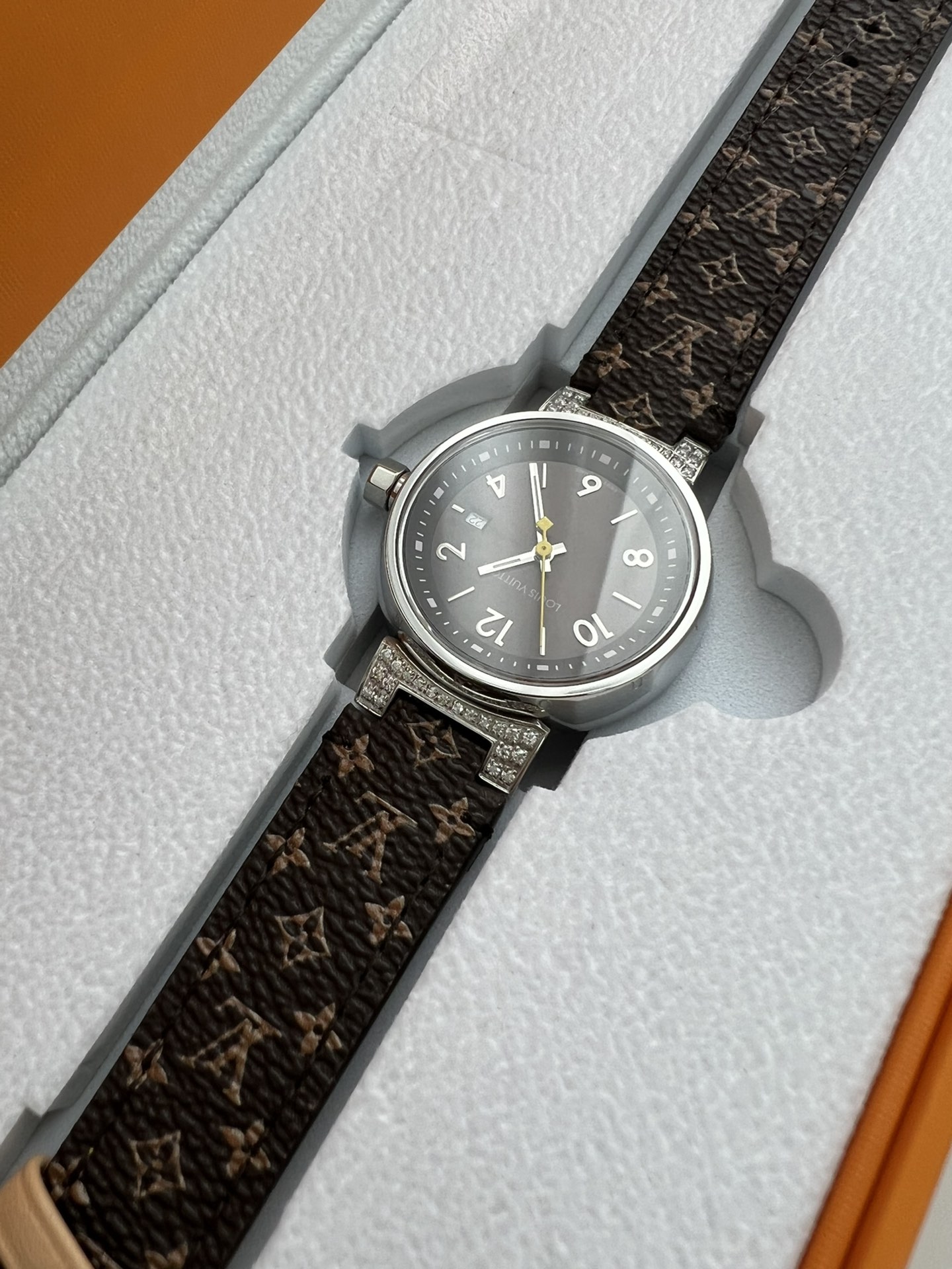 Часы Louis Vuitton