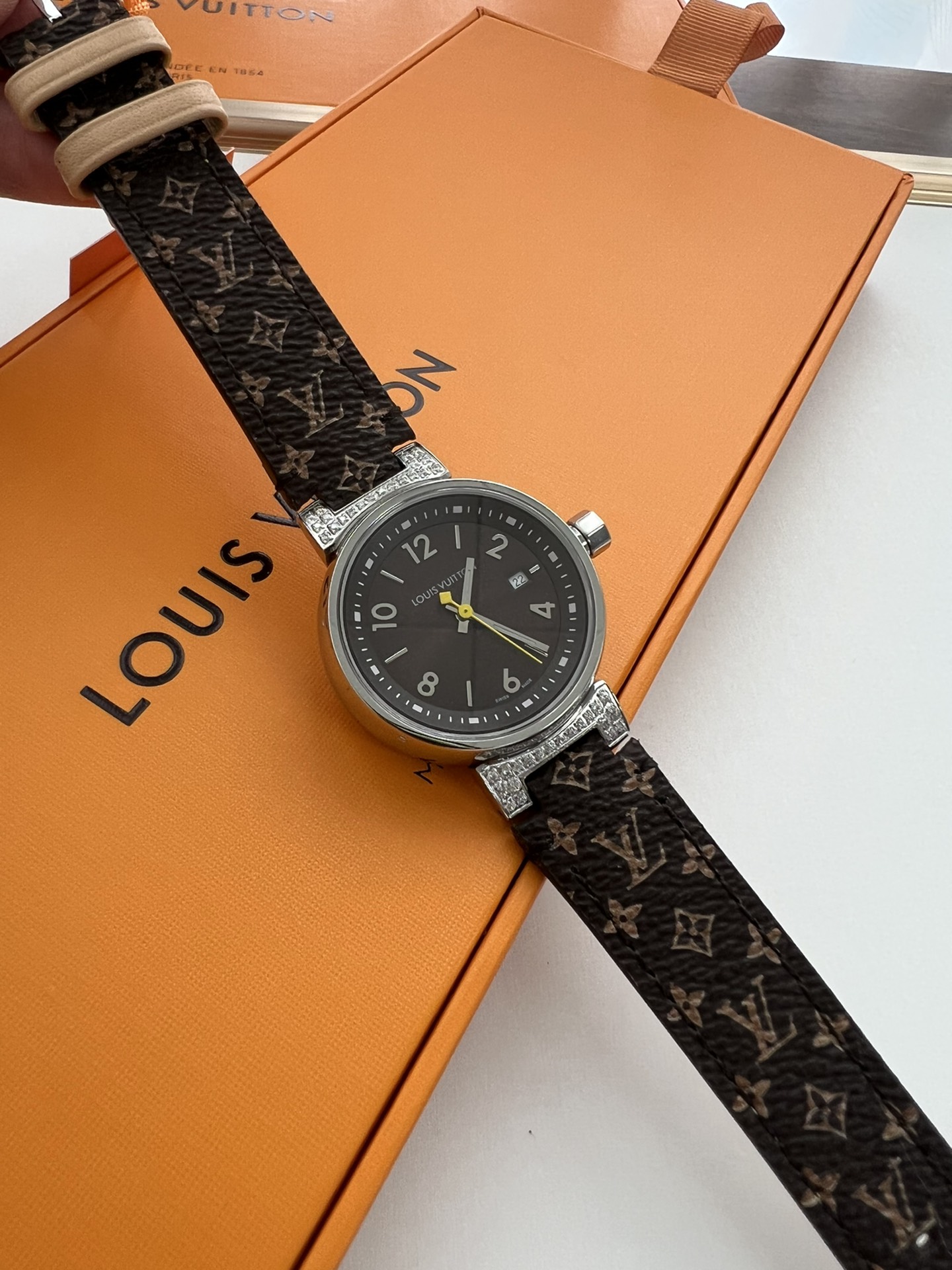 Часы Louis Vuitton