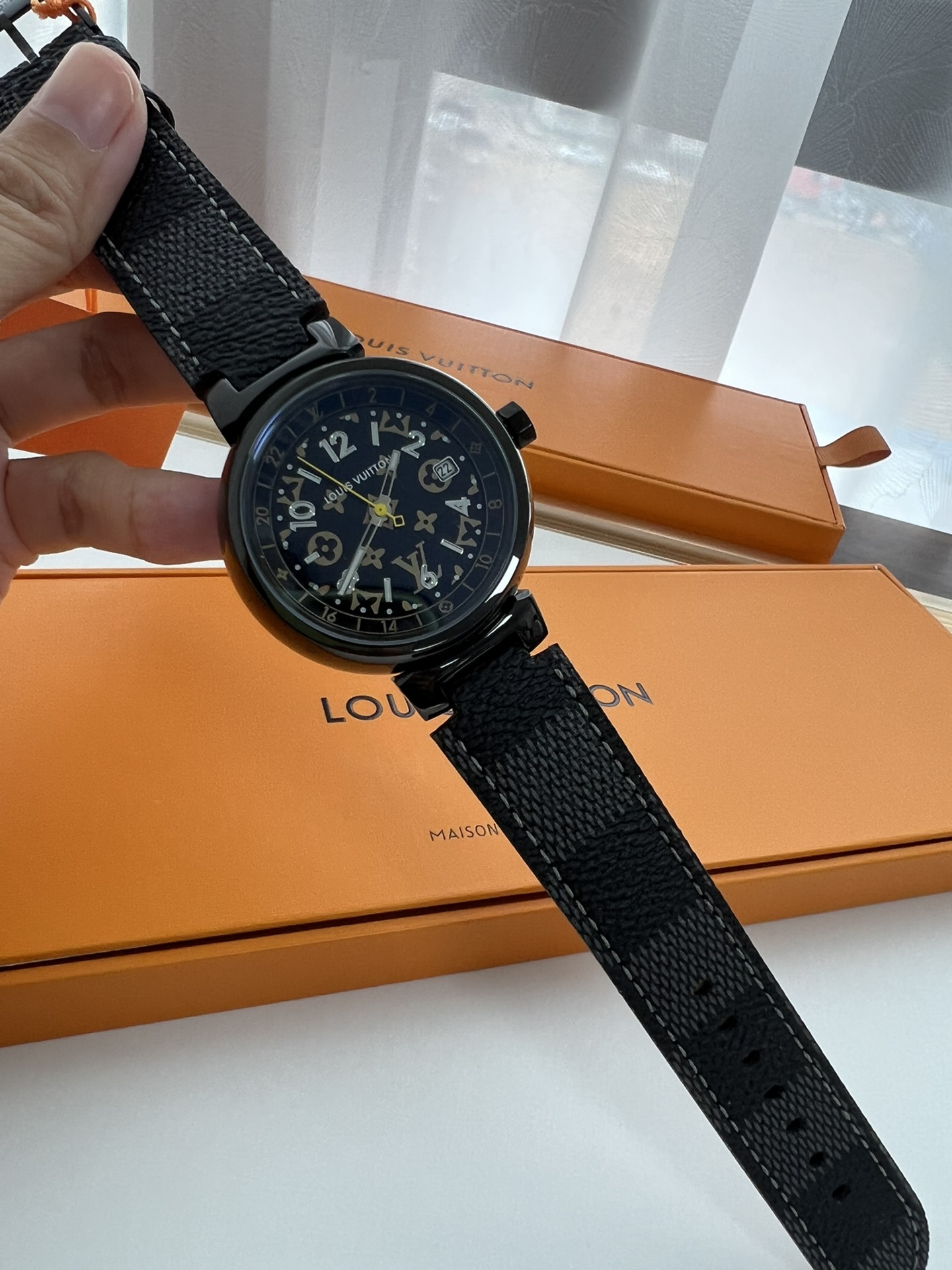 Часы Louis Vuitton