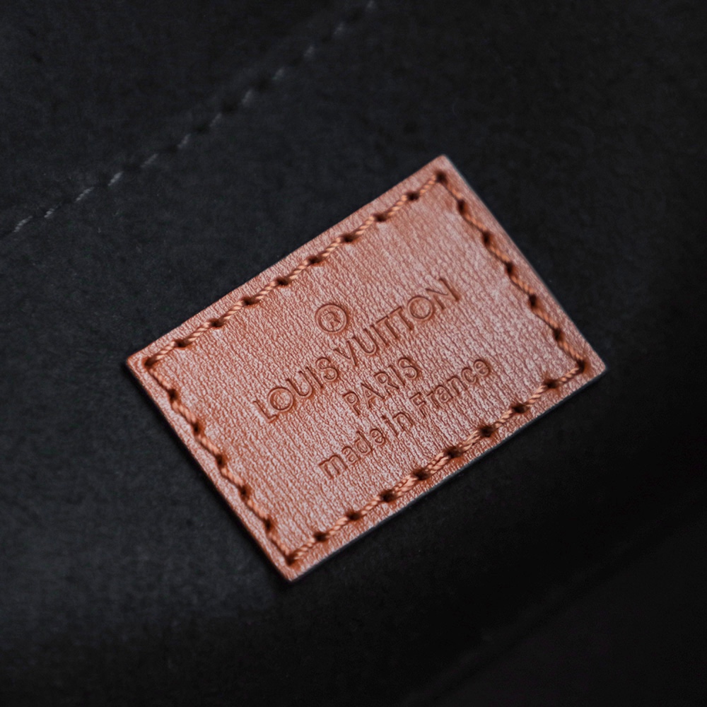 内部价 菱格变码SP免检 。 𝐃𝐀𝐔𝐏𝐇𝐈𝐍𝐄新版系列 #M45958#免检版 
➰细节鉴定 品质的追求➰