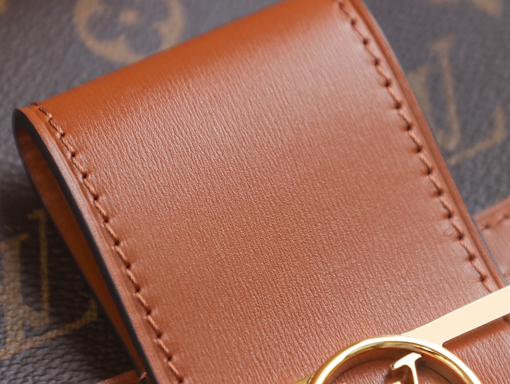 内部价 菱格变码SP免检 。 𝐃𝐀𝐔𝐏𝐇𝐈𝐍𝐄新版系列 #M45958#免检版 
➰细节鉴定 品质的追求➰