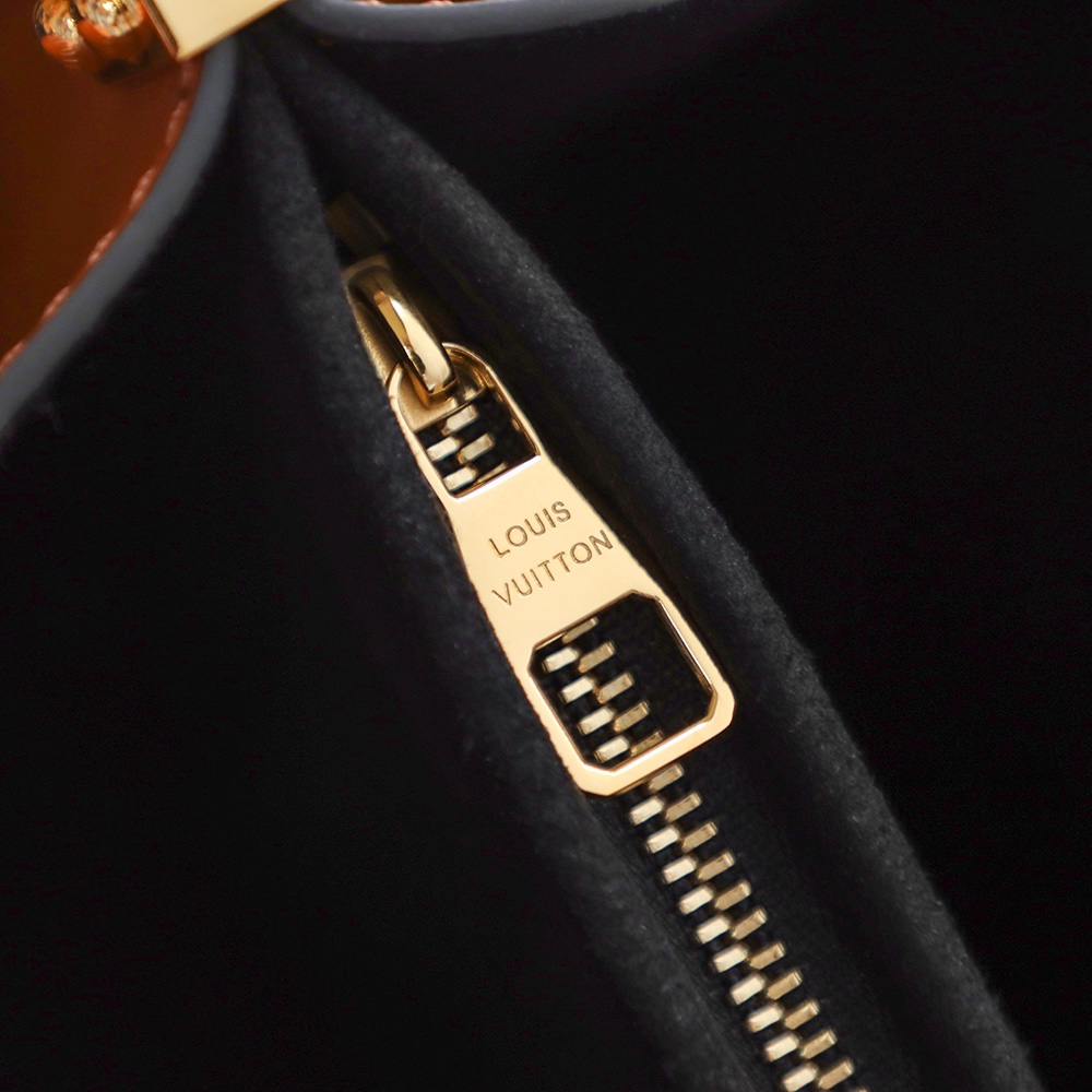 内部价 菱格变码SP免检 。 𝐃𝐀𝐔𝐏𝐇𝐈𝐍𝐄新版系列 #M45958#免检版 
➰细节鉴定 品质的追求➰