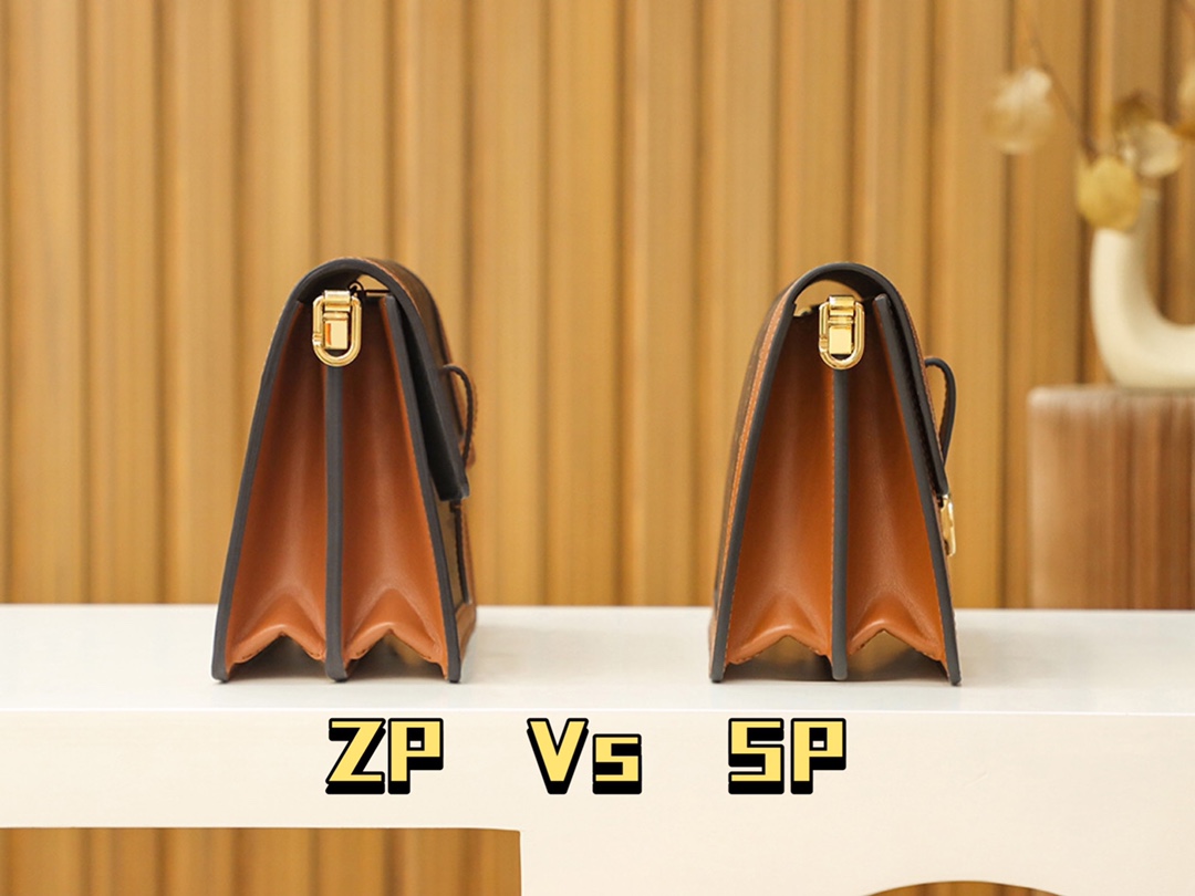 内部价 菱格变码SP免检 。 𝐃𝐀𝐔𝐏𝐇𝐈𝐍𝐄新版系列 #M45958#免检版 
▪️𝐙𝐏 𝐕𝐬 𝐒𝐏▪️
细品品质自带的说服力！