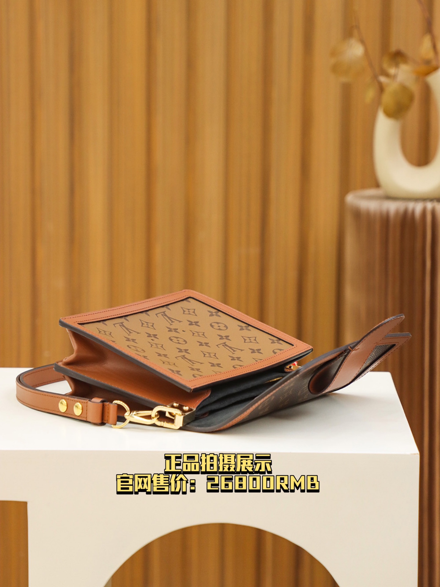 内部价 菱格变码SP免检 。 𝐃𝐀𝐔𝐏𝐇𝐈𝐍𝐄新版系列 #M45958#免检版 
▪️正品拍摄展示▪️
官网售�𝟬𝟬 𝐑𝐌𝐁