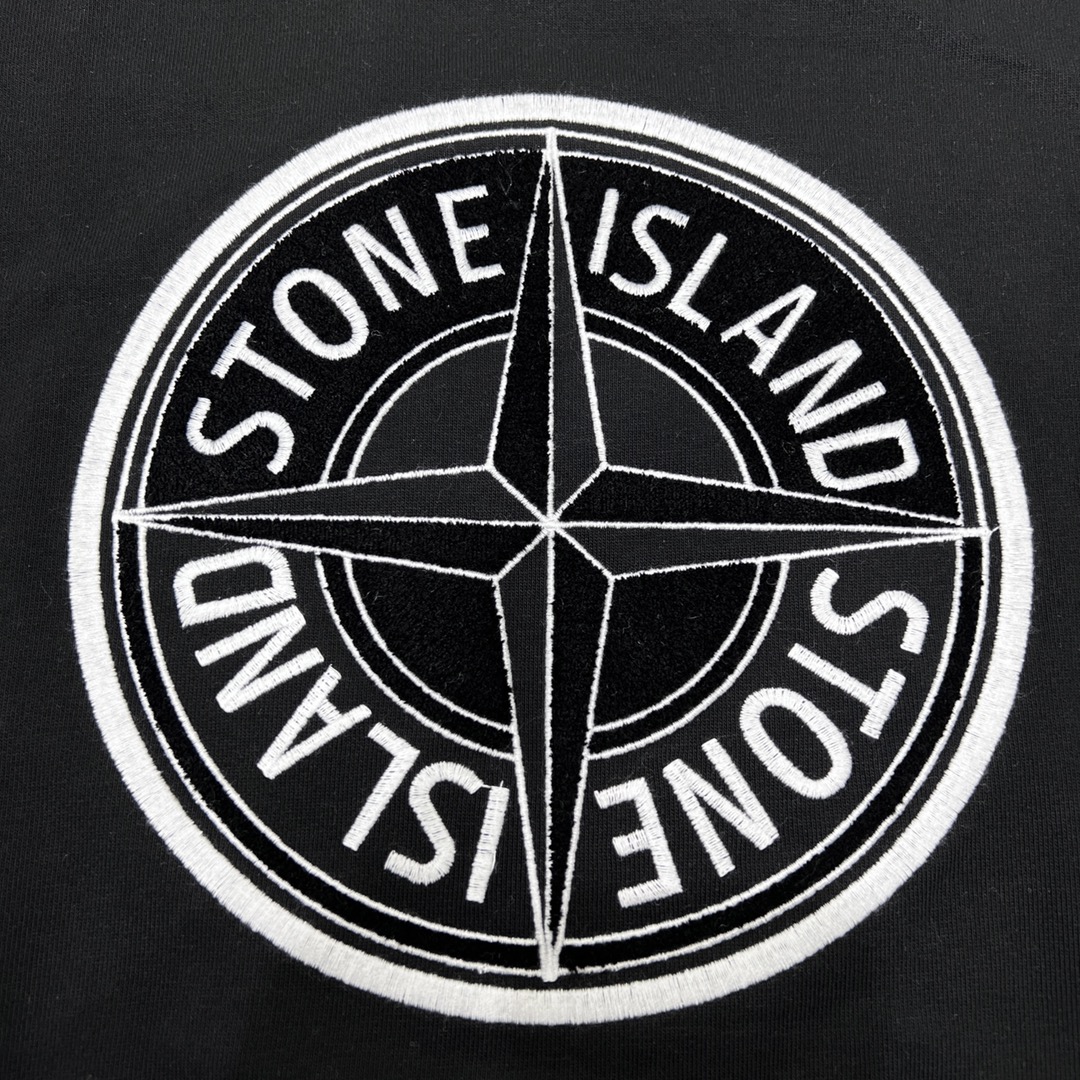 240 STONE ISLAND/石头岛 22FW胸前罗盘刺绣圆领卫衣