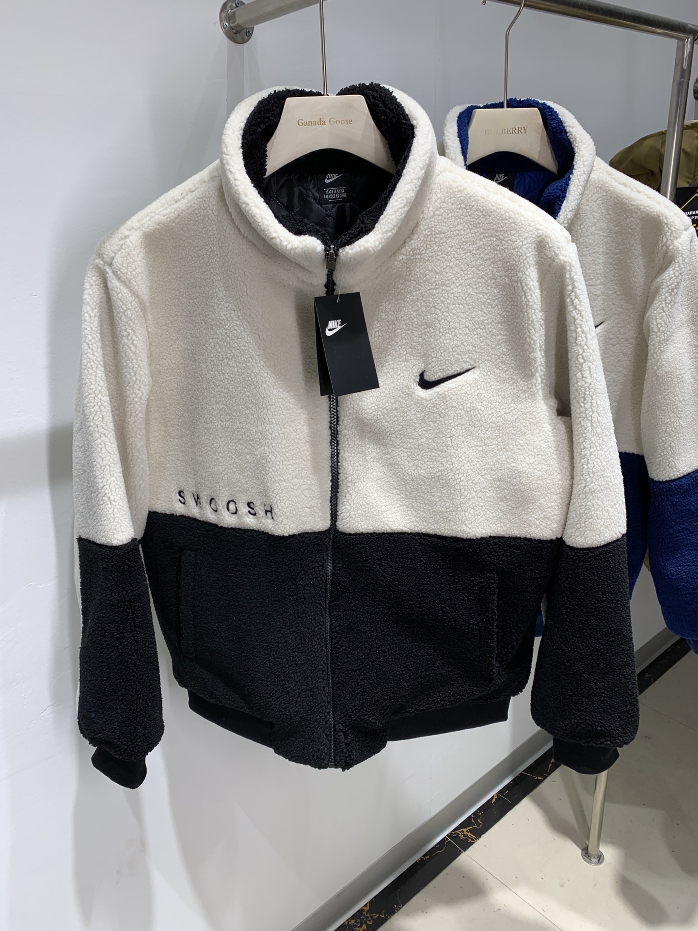 200 耐克 Nike 运动休闲加厚保暖情侣羊羔绒棉服