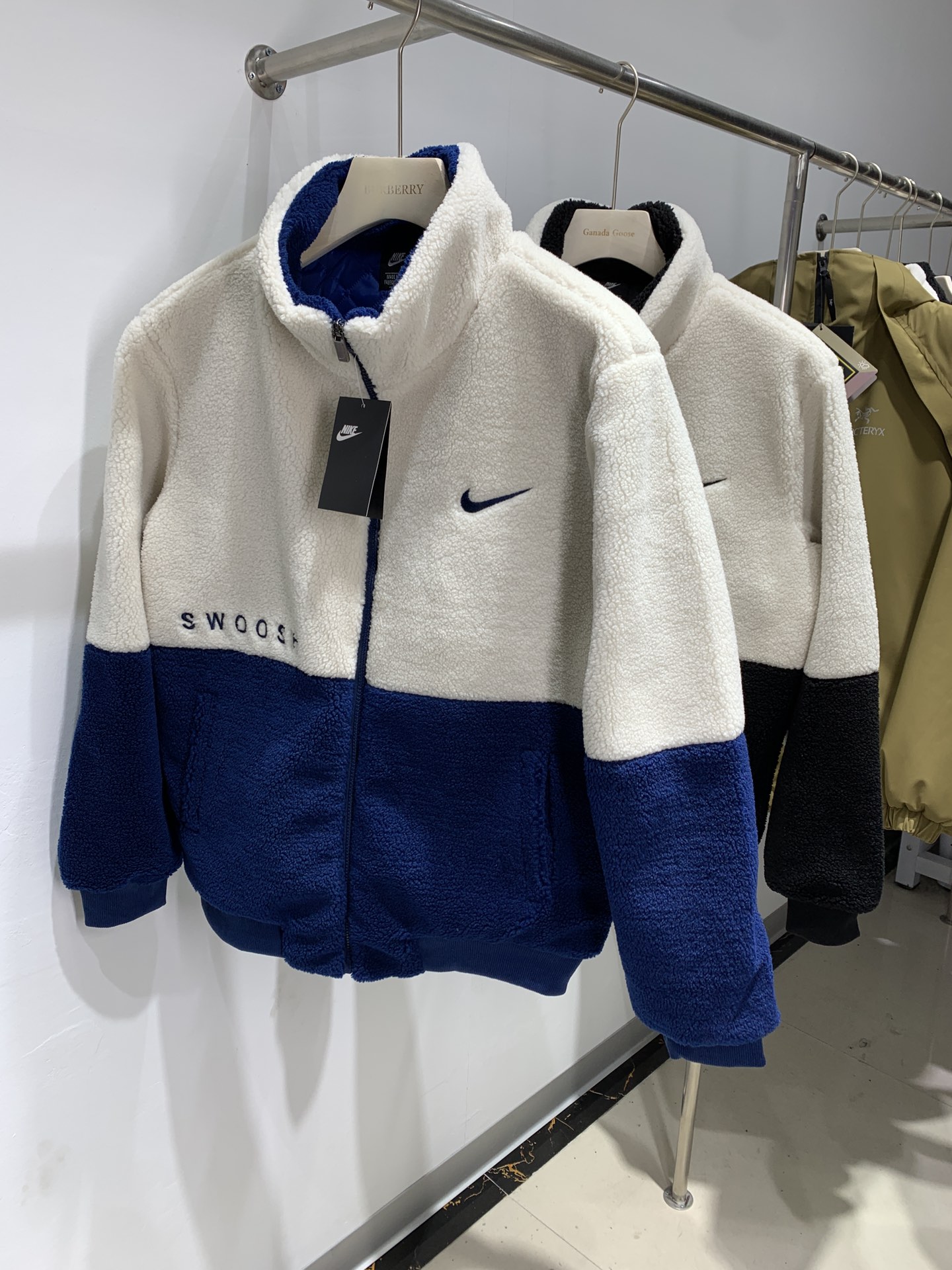 200 耐克 Nike 运动休闲加厚保暖情侣羊羔绒棉服