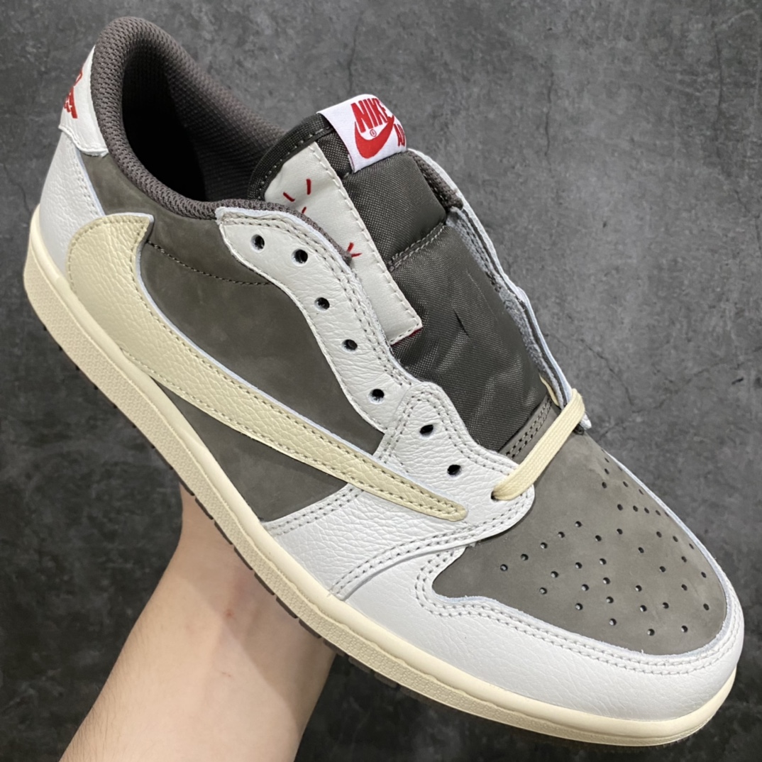 图片[3]-外贸大厂出品Air Jordan 1 x Travis Scott AJ1白棕倒钩低帮3.0 货号：DM7866-140n全鞋原厂皮 皮料质感卡色与原鞋一致n清洁度 鞋型 刺绣 都不错 正确打蜡鞋带n总体这款品质在第一梯队，这个工厂刚开始做倒钩系列，后续细节品质也会陆续改进更好 尺码：36-47.5-莆田鞋批发中心