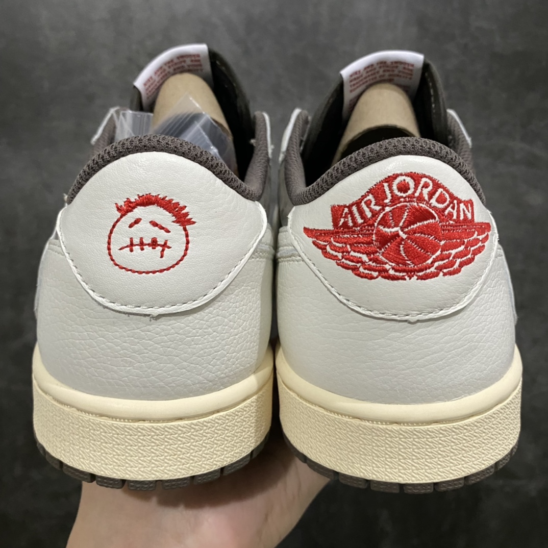 图片[4]-外贸大厂出品Air Jordan 1 x Travis Scott AJ1白棕倒钩低帮3.0 货号：DM7866-140n全鞋原厂皮 皮料质感卡色与原鞋一致n清洁度 鞋型 刺绣 都不错 正确打蜡鞋带n总体这款品质在第一梯队，这个工厂刚开始做倒钩系列，后续细节品质也会陆续改进更好 尺码：36-47.5-莆田鞋批发中心