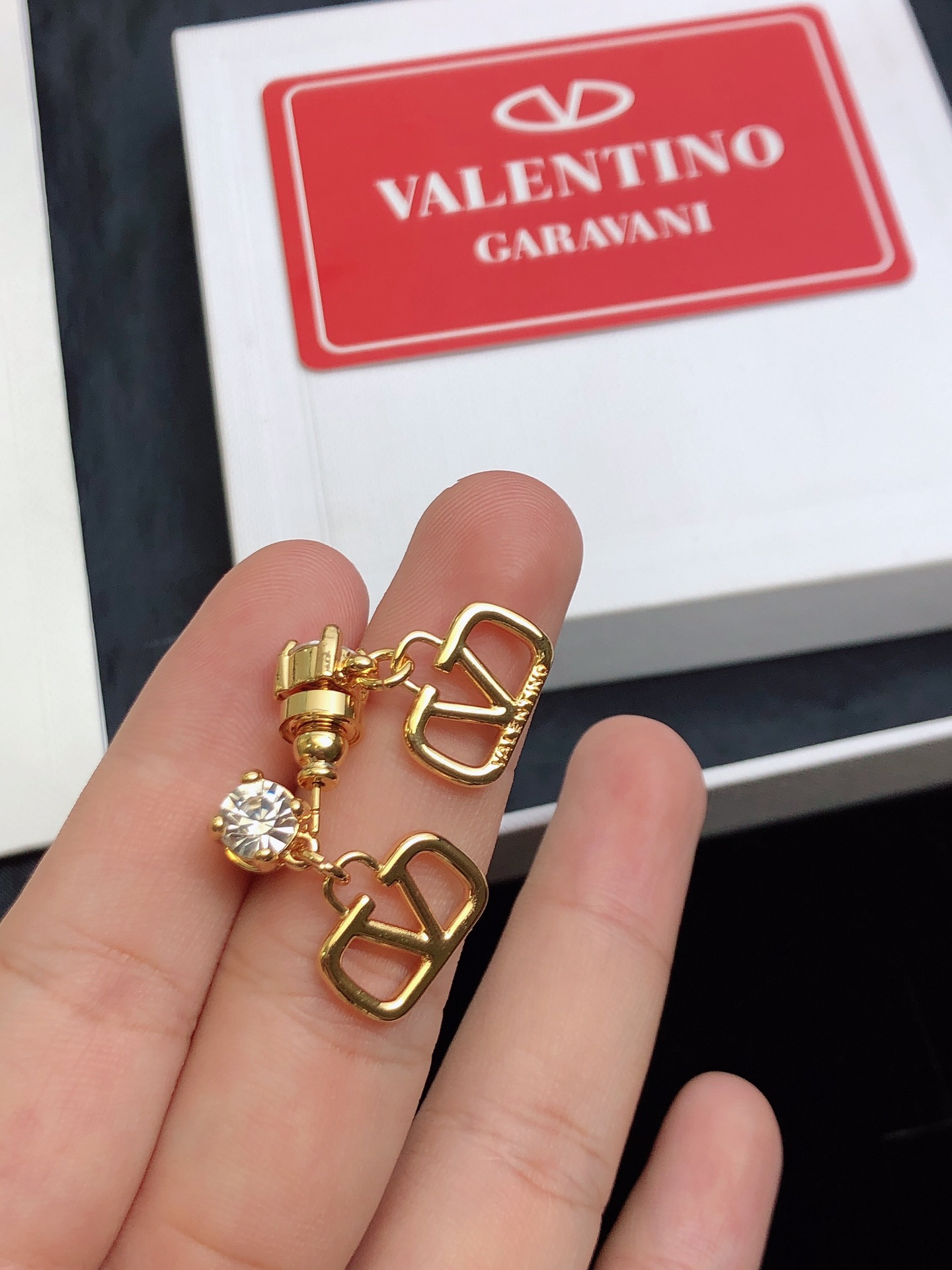 Valentino Valentino 华伦天奴 新款2023火爆古钻抛弃了一贯的铆钉元素