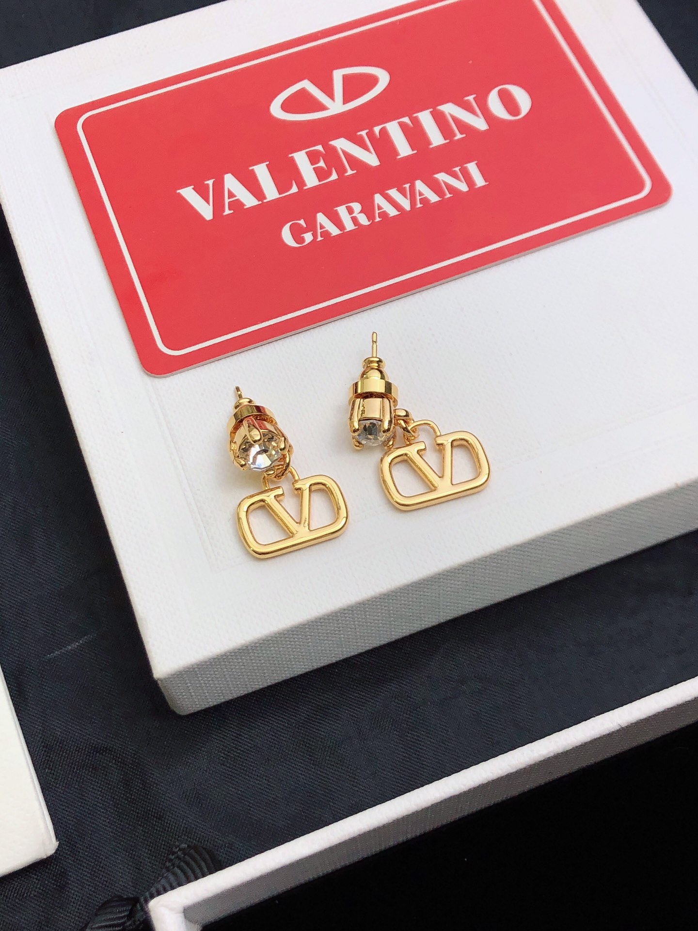 Valentino Valentino 华伦天奴 新款2023火爆古钻抛弃了一贯的铆钉元素