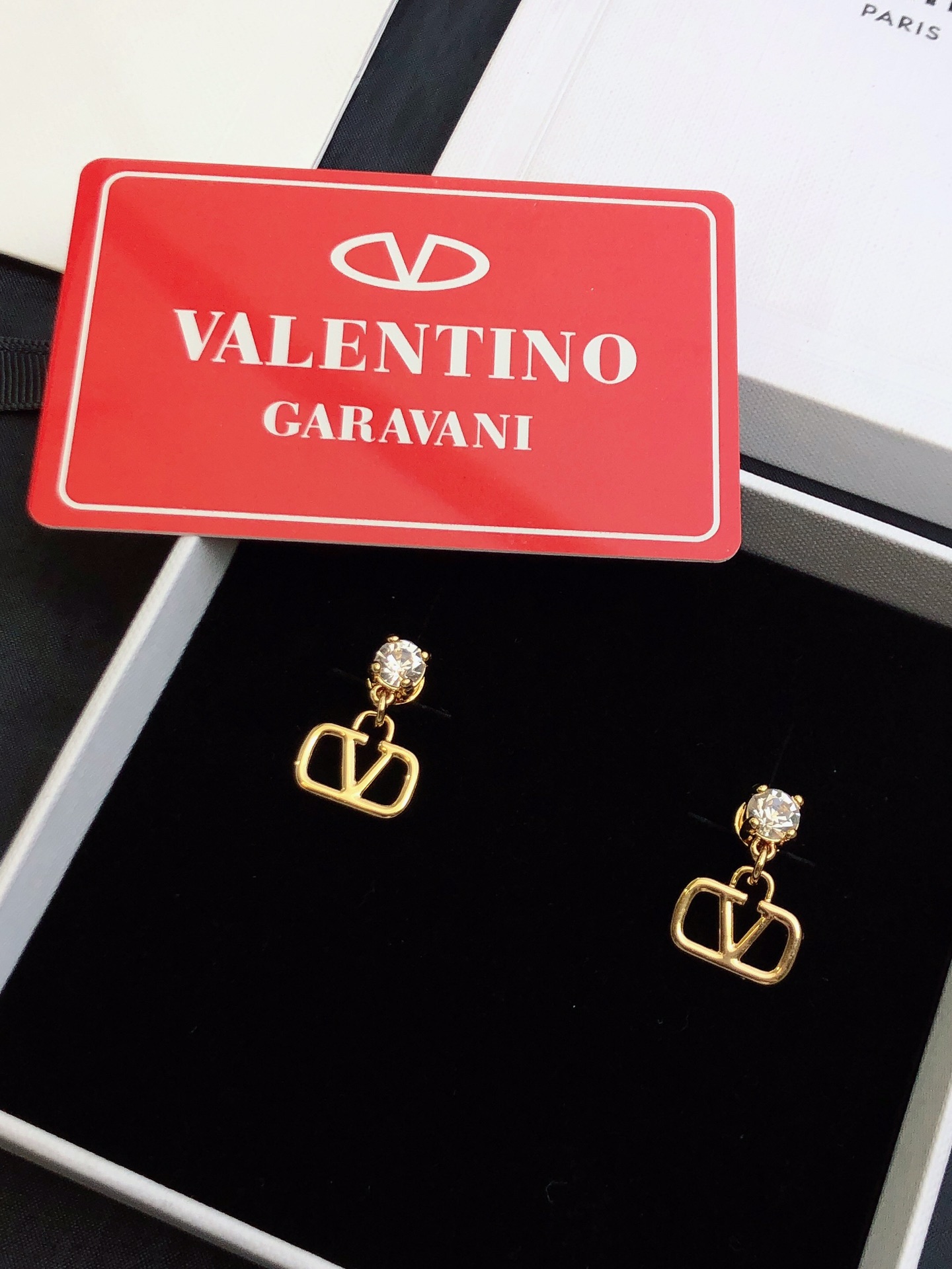 Valentino Valentino 华伦天奴 新款2023火爆古钻抛弃了一贯的铆钉元素