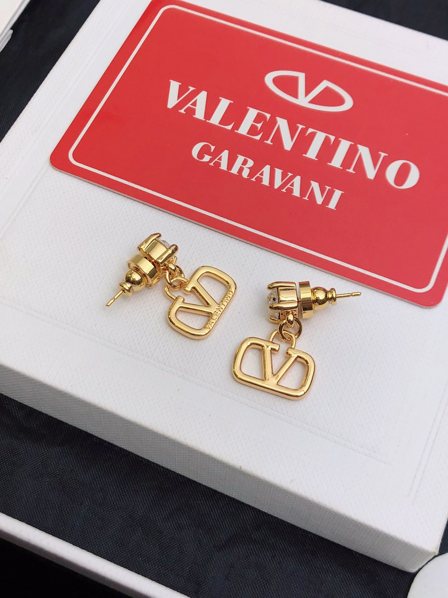 Valentino Valentino 华伦天奴 新款2023火爆古钻抛弃了一贯的铆钉元素