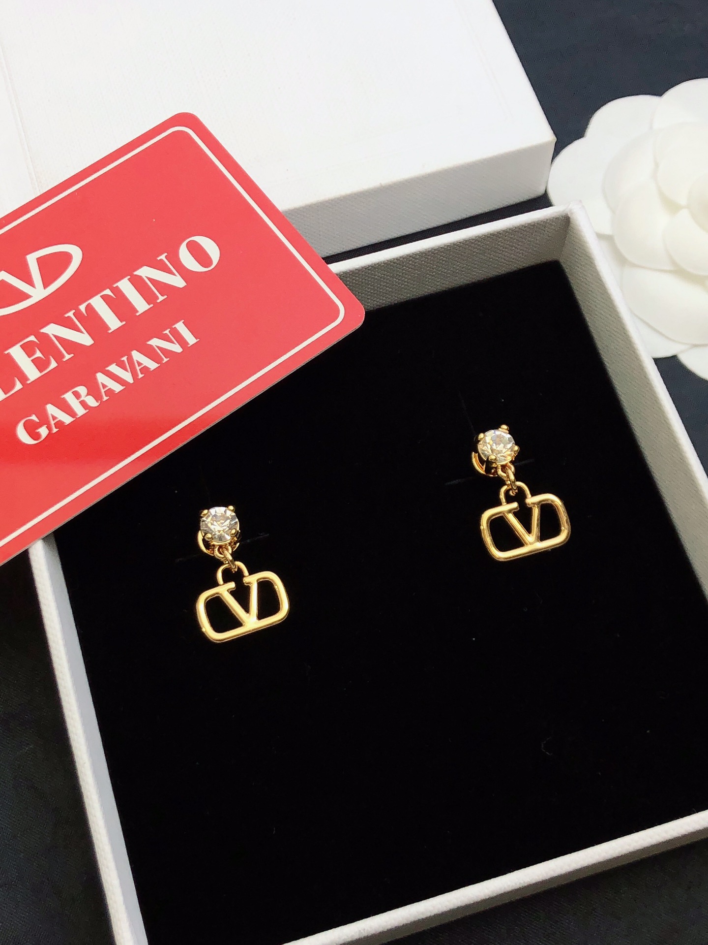 Valentino Valentino 华伦天奴 新款2023火爆古钻抛弃了一贯的铆钉元素