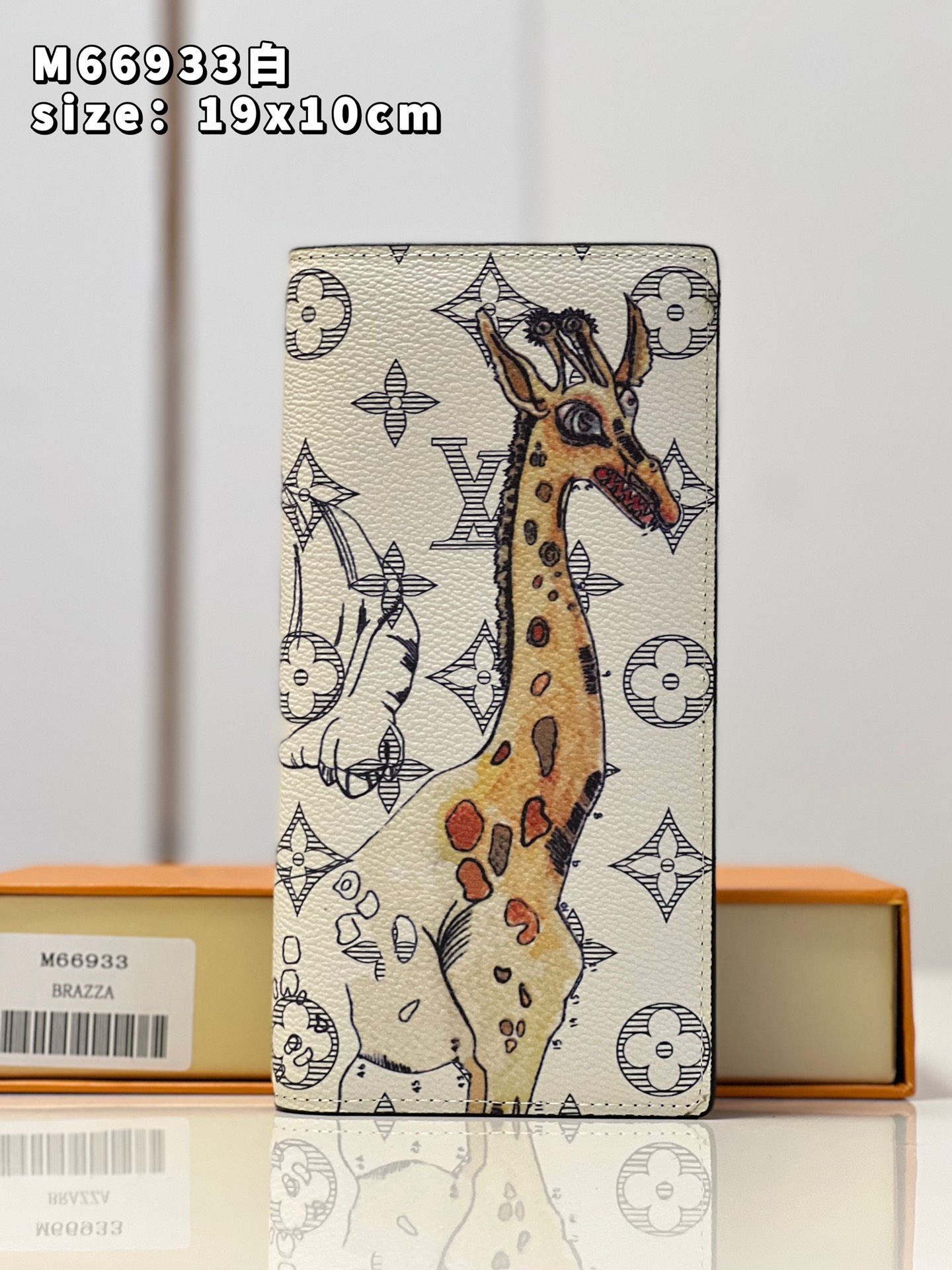 NO:399496,【Exclusive real photo M66933 white】The iconic Monogram canvas fabric is decorated with giraffe patterns drawn by the famous artist Chapman brothers. This Brazza wallet exudes a playful and mature temperament. The large-size design can perfectly accommodate daily necessities and can be neatly packed into any pocket. Size 19x10cm ns.260, LV [original leather], louis vuitton19860909【独家实拍 M66933白】标志性的Monogram帆布面料,饰有著名艺术家Chapman兄弟绘制的长颈鹿图案,此款Brazza钱夹散发出俏皮而又成熟的气质.大尺寸设计,可以完美容纳日常必需品,并能利落地装入任何口袋.尺寸19x10cm ns.260,LV【原厂皮】,louis vuitton,Bag