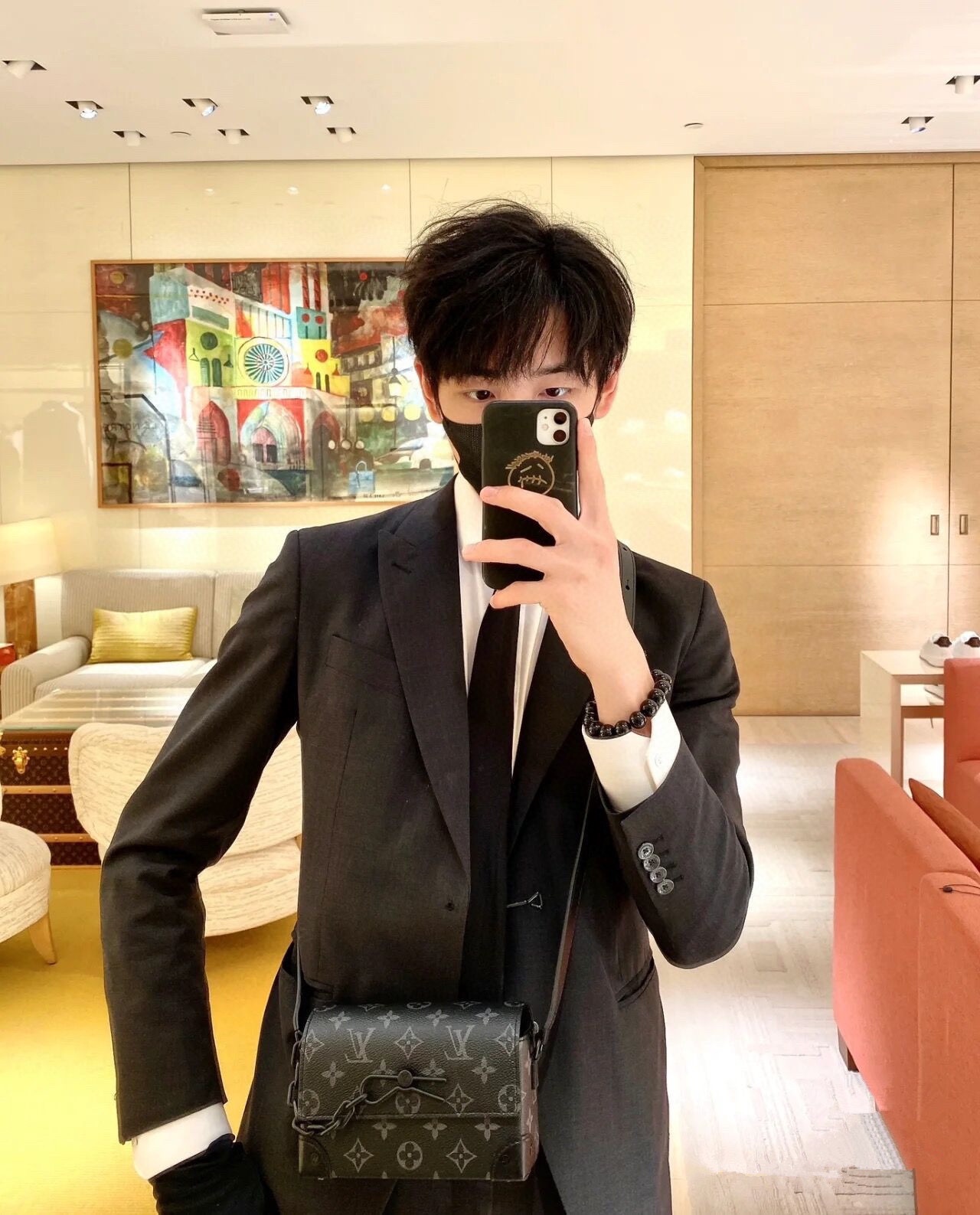 M81783 Black Monogram On-Body Look. - Bag 6
