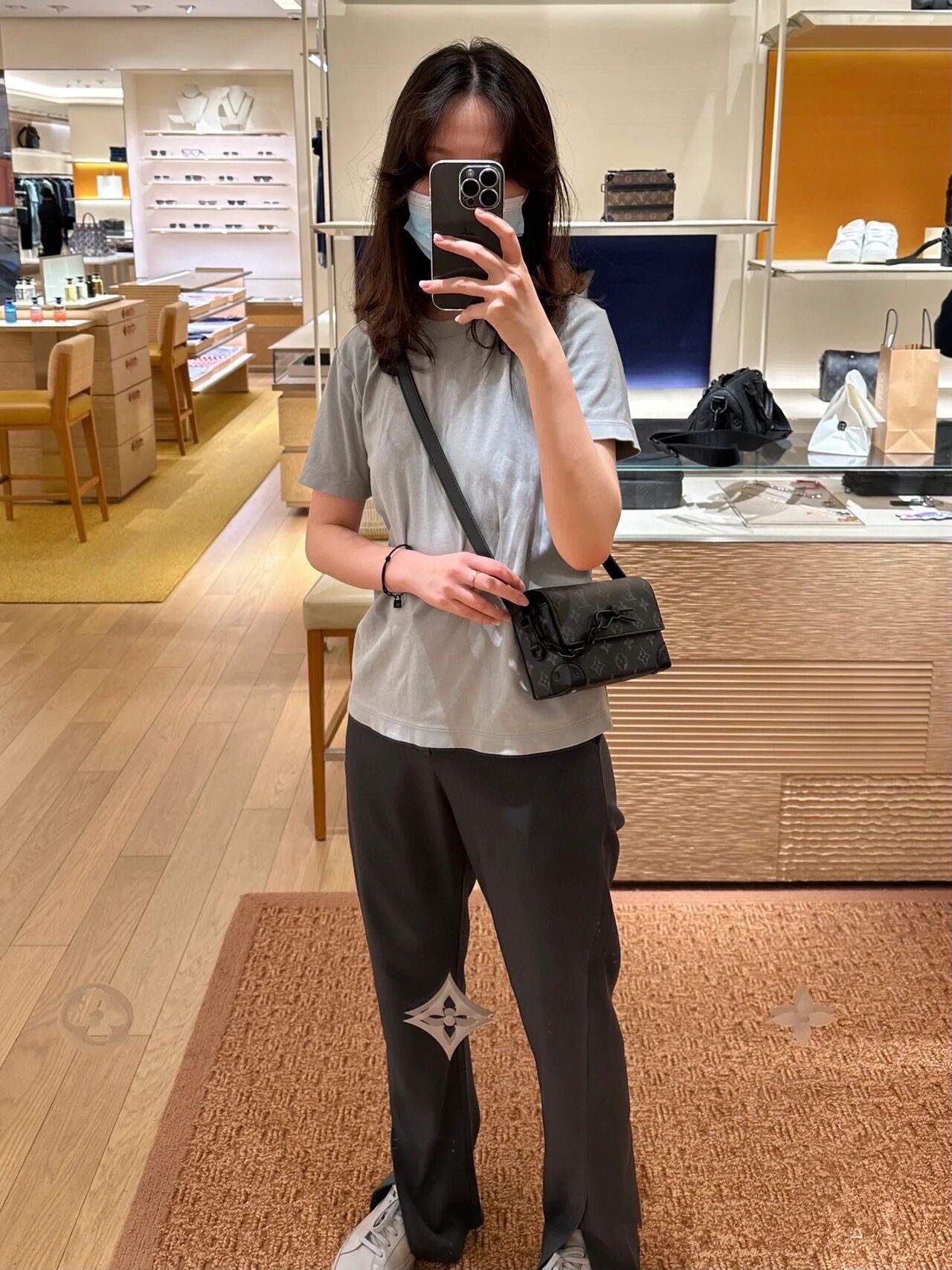 M81783 Black Monogram On-Body Look. - Bag 7