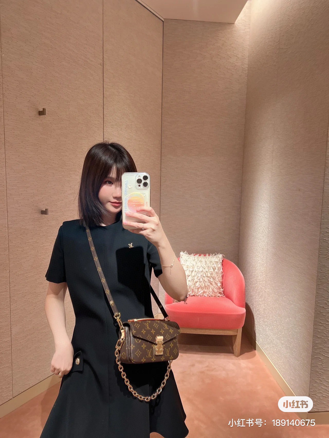 M46279 Monogram on-body photos. - Bag 6