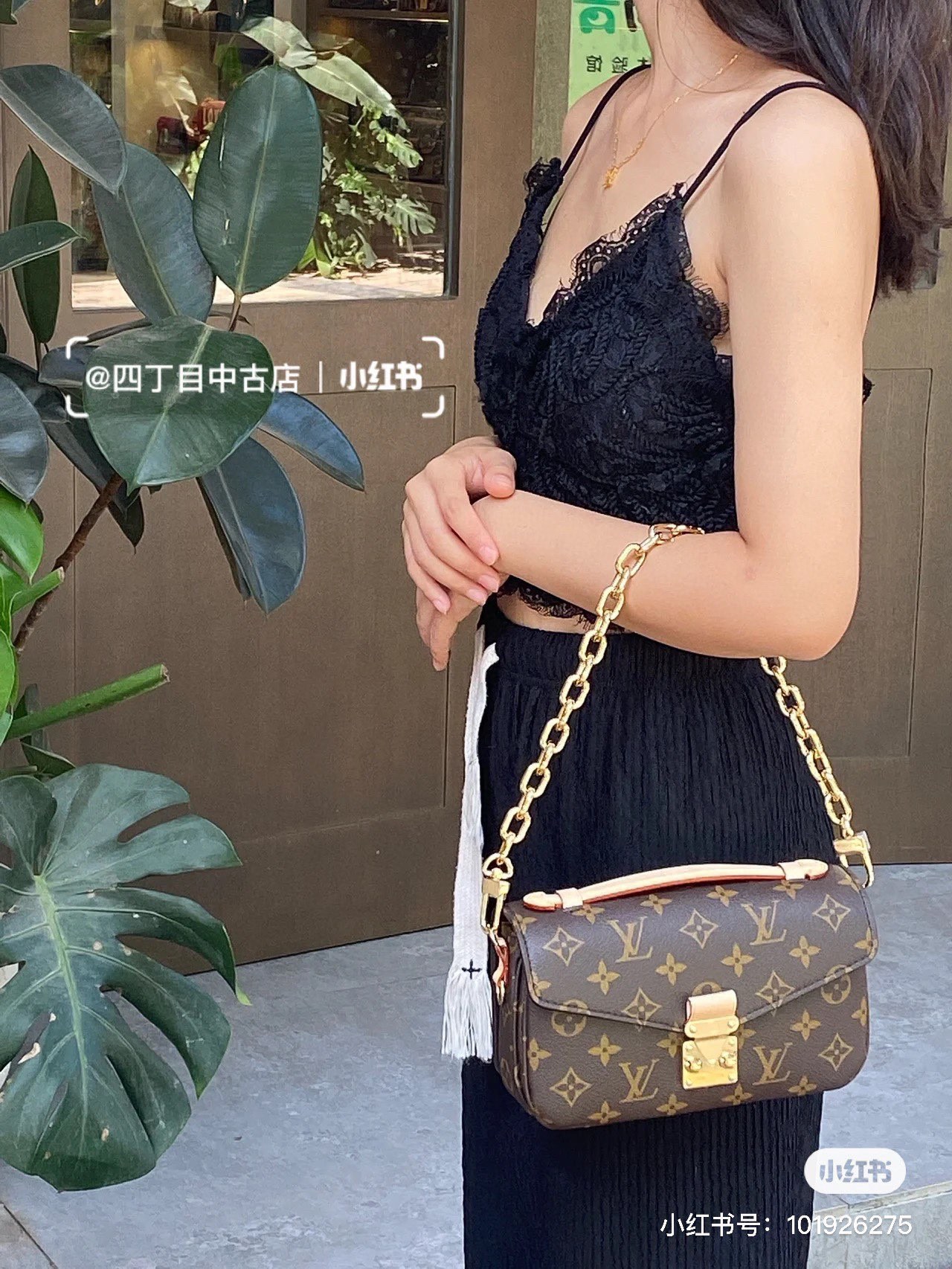 M46279 Monogram on-body photos. - Bag 3