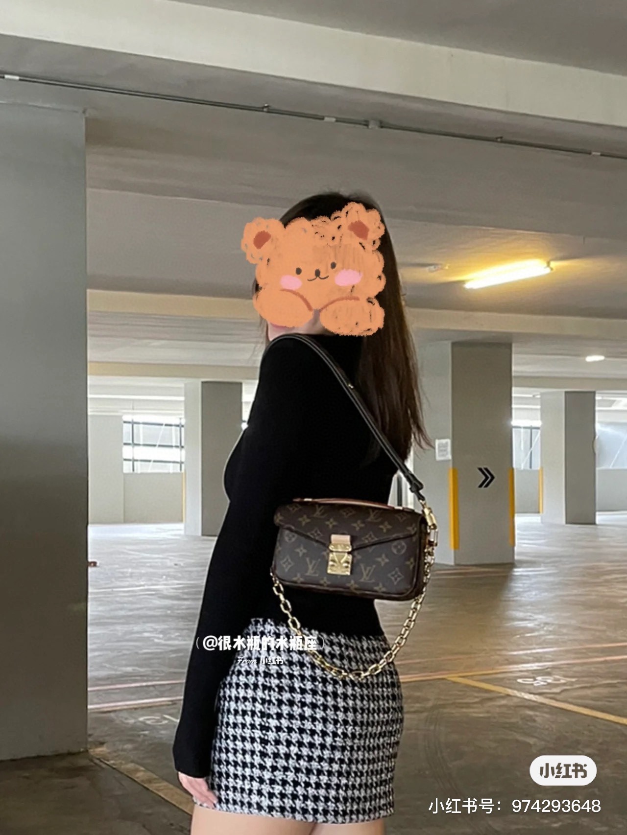 M46279 Monogram on-body photos. - Bag 5