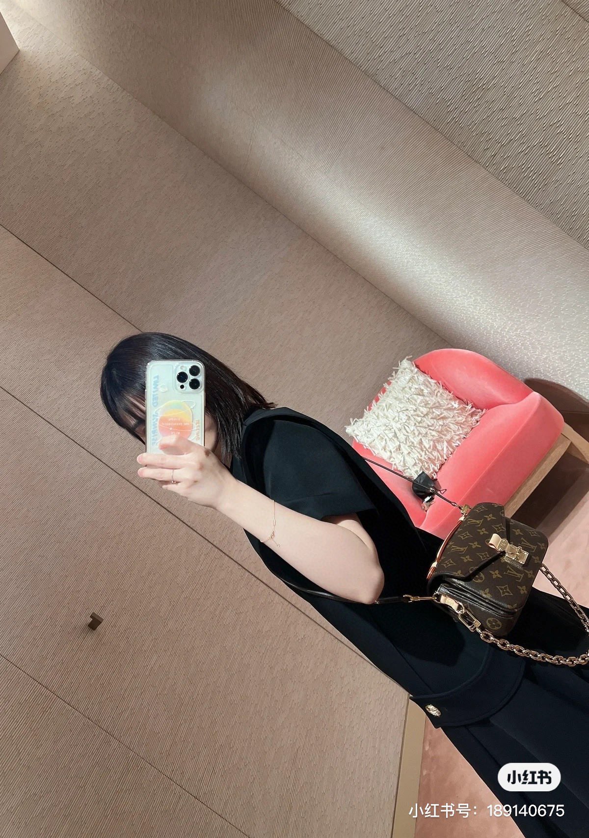 M46279 Monogram on-body photos. - Bag 4