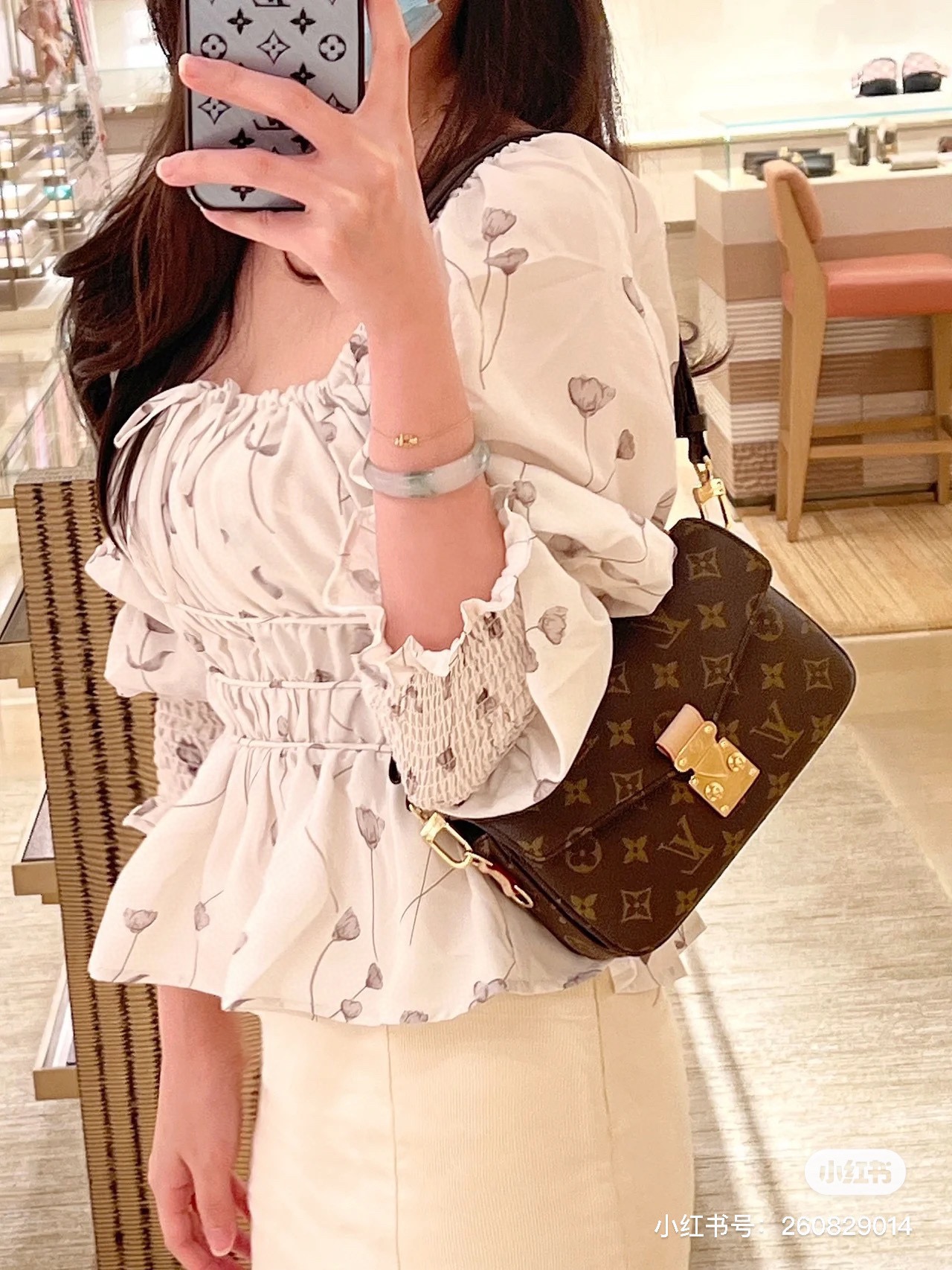 M46279 Monogram on-body photos. - Bag 2