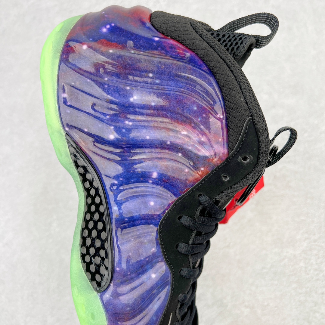 图片[6]-💰510 NK Air Foamposite One 银河喷 521286-800 莞产原底面 公司渠道同模具 鞋型发泡360度无死角 双层Zoom气垫植入 中底完美注胶 搭载原厂碳纤维材质 诞生于1997年的NK Air Foamposite系列可以说是整个球鞋历史上最为经典的系列之一 也就是我们常说的“喷”和“泡” 其中“喷”由Foamposite One代言人Penny的英文音译而来 而“泡”则来源于另一款鞋型 Foamposite Pro中\”pro\”的音译 在诞生初期 由于高昂的造价以及超前的外形 Foamposite系列的反对者不在少数 甚至有人认为这款鞋会毁掉整个球鞋行业 但事实证明这双灵感来自于甲虫 自带“黑科技”鞋面以及双层Zoom+大块碳板的太空球鞋不仅受到了大众的接受与追捧 并且成功的影响了篮球鞋的发展 SIZE：38.5 39 40 40.5 41 42 42.5 43 44 44.5 45 46 编码：by5936080-运动鞋