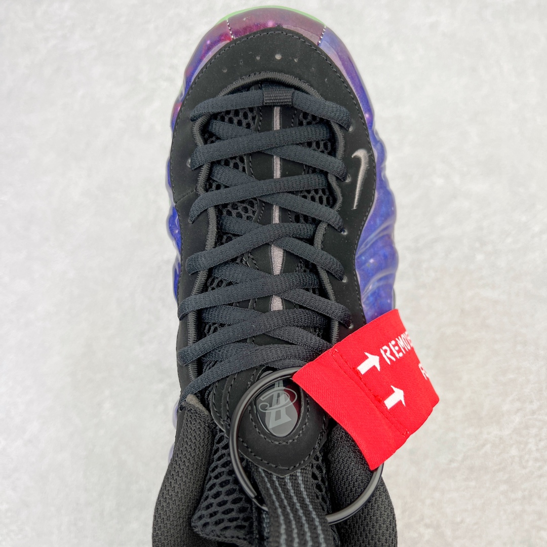 图片[4]-💰510 NK Air Foamposite One 银河喷 521286-800 莞产原底面 公司渠道同模具 鞋型发泡360度无死角 双层Zoom气垫植入 中底完美注胶 搭载原厂碳纤维材质 诞生于1997年的NK Air Foamposite系列可以说是整个球鞋历史上最为经典的系列之一 也就是我们常说的“喷”和“泡” 其中“喷”由Foamposite One代言人Penny的英文音译而来 而“泡”则来源于另一款鞋型 Foamposite Pro中\”pro\”的音译 在诞生初期 由于高昂的造价以及超前的外形 Foamposite系列的反对者不在少数 甚至有人认为这款鞋会毁掉整个球鞋行业 但事实证明这双灵感来自于甲虫 自带“黑科技”鞋面以及双层Zoom+大块碳板的太空球鞋不仅受到了大众的接受与追捧 并且成功的影响了篮球鞋的发展 SIZE：38.5 39 40 40.5 41 42 42.5 43 44 44.5 45 46 编码：by5936080-运动鞋