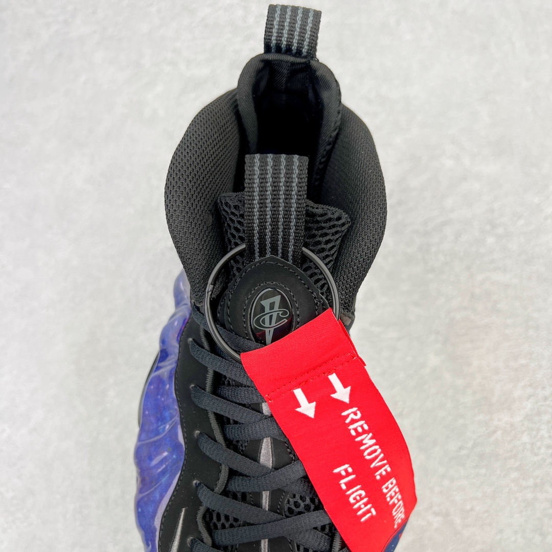 图片[5]-💰510 NK Air Foamposite One 银河喷 521286-800 莞产原底面 公司渠道同模具 鞋型发泡360度无死角 双层Zoom气垫植入 中底完美注胶 搭载原厂碳纤维材质 诞生于1997年的NK Air Foamposite系列可以说是整个球鞋历史上最为经典的系列之一 也就是我们常说的“喷”和“泡” 其中“喷”由Foamposite One代言人Penny的英文音译而来 而“泡”则来源于另一款鞋型 Foamposite Pro中\”pro\”的音译 在诞生初期 由于高昂的造价以及超前的外形 Foamposite系列的反对者不在少数 甚至有人认为这款鞋会毁掉整个球鞋行业 但事实证明这双灵感来自于甲虫 自带“黑科技”鞋面以及双层Zoom+大块碳板的太空球鞋不仅受到了大众的接受与追捧 并且成功的影响了篮球鞋的发展 SIZE：38.5 39 40 40.5 41 42 42.5 43 44 44.5 45 46 编码：by5936080-运动鞋