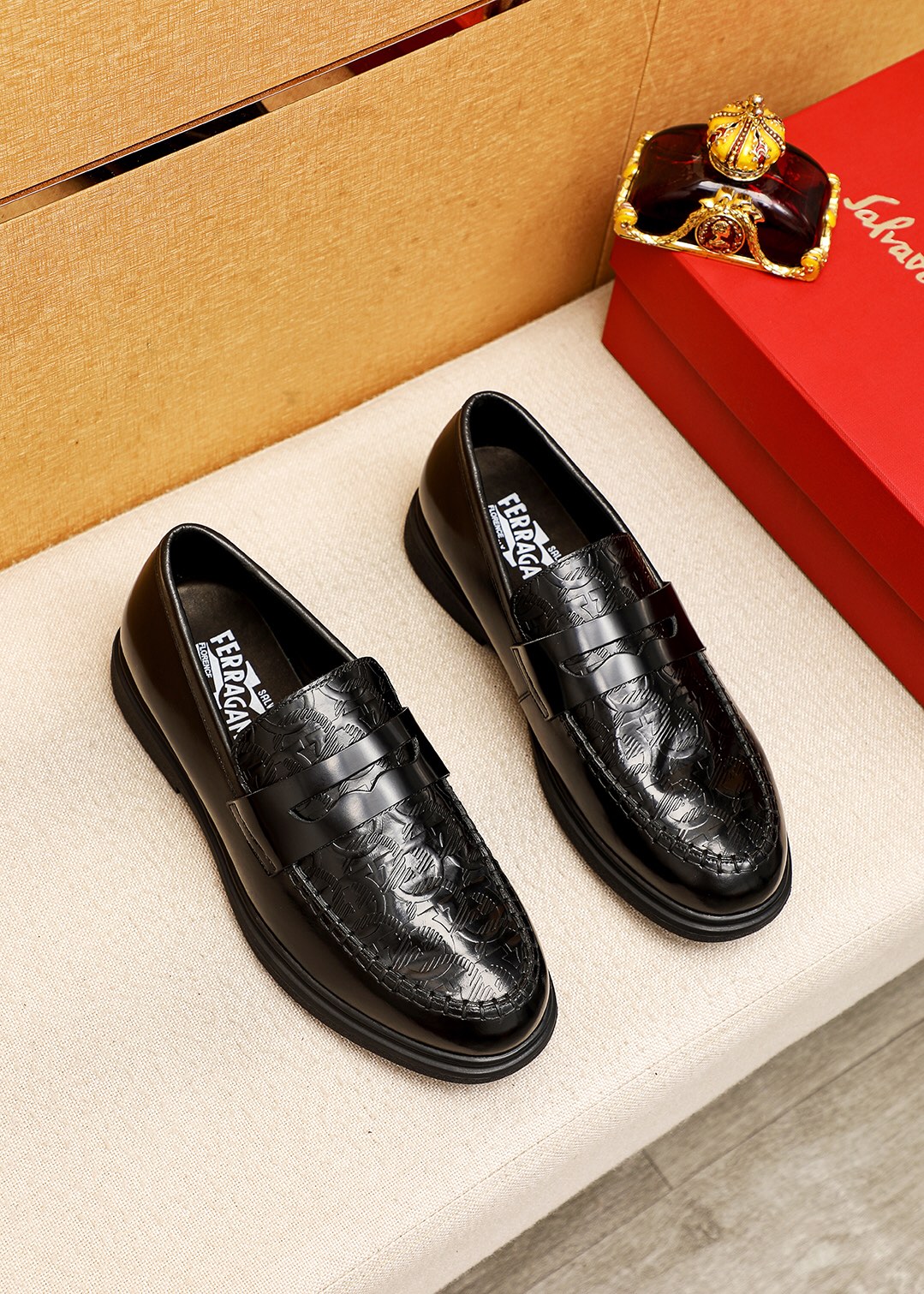 Product: Ferragamoo "Ferragamo" casual leather shoes in regular sizes 38-44 (customized at
