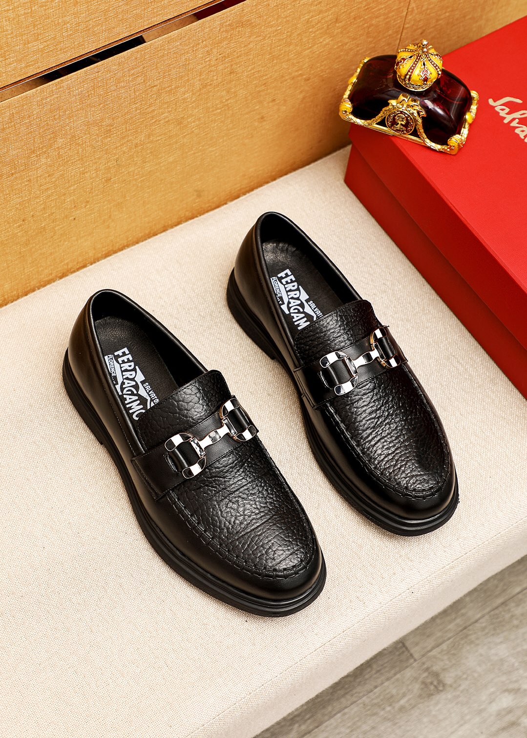 Product: Ferragamoo "Ferragamo" casual leather shoes in regular sizes 38-44 (customized at