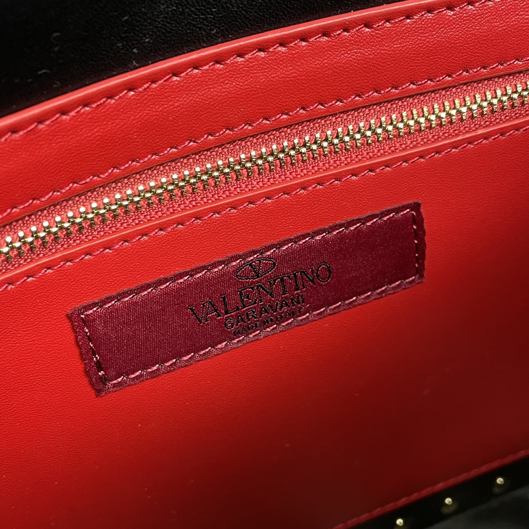 升级版 大号［羊皮］Valentino GARAVANI ROCKSTUD SPIKE  包袋采用柔软🇦